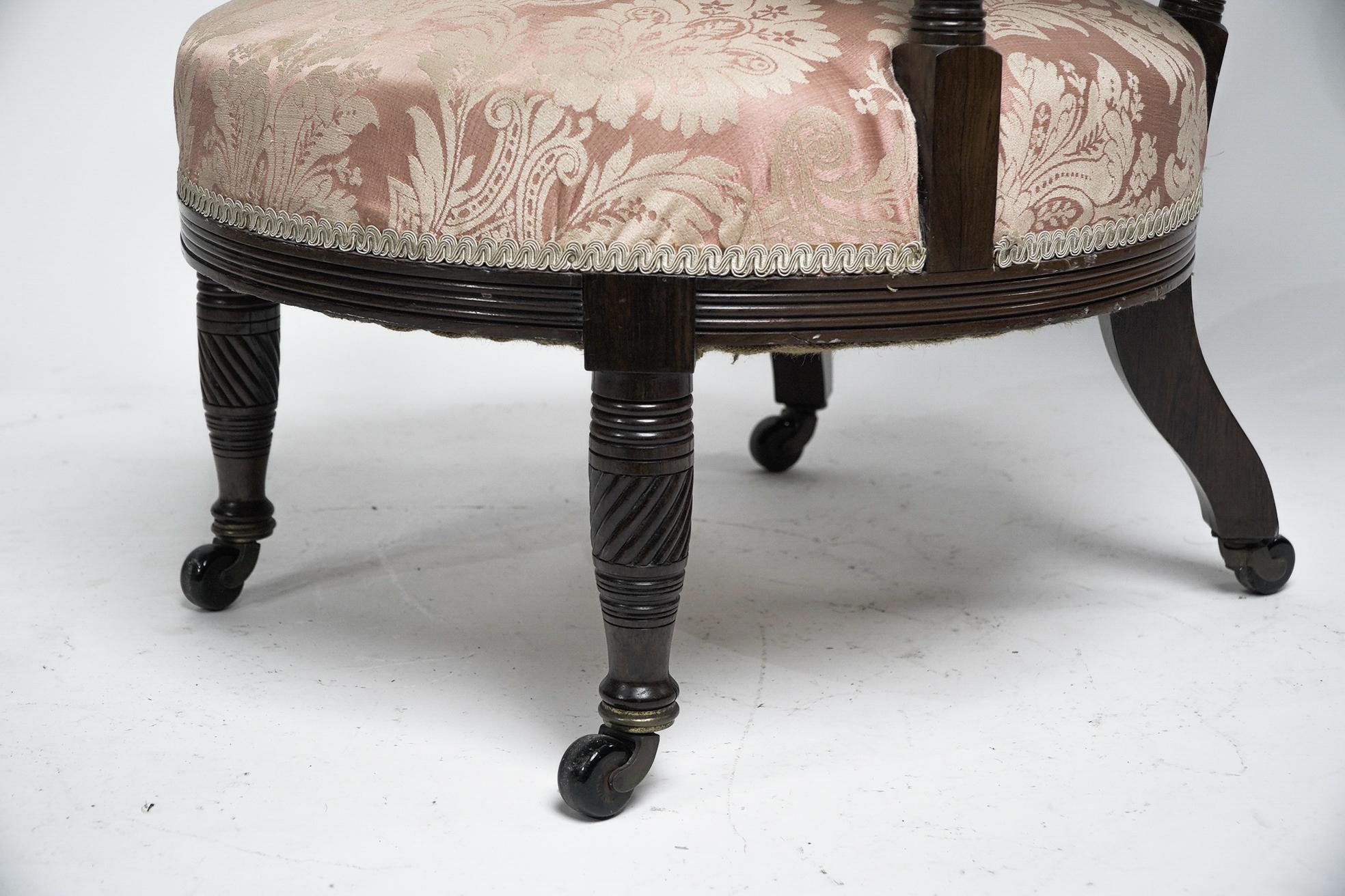 Bruce Talbert Gillows, Aesthetic Movement fauteuil en bois de rose avec tapisserie rose en vente 3
