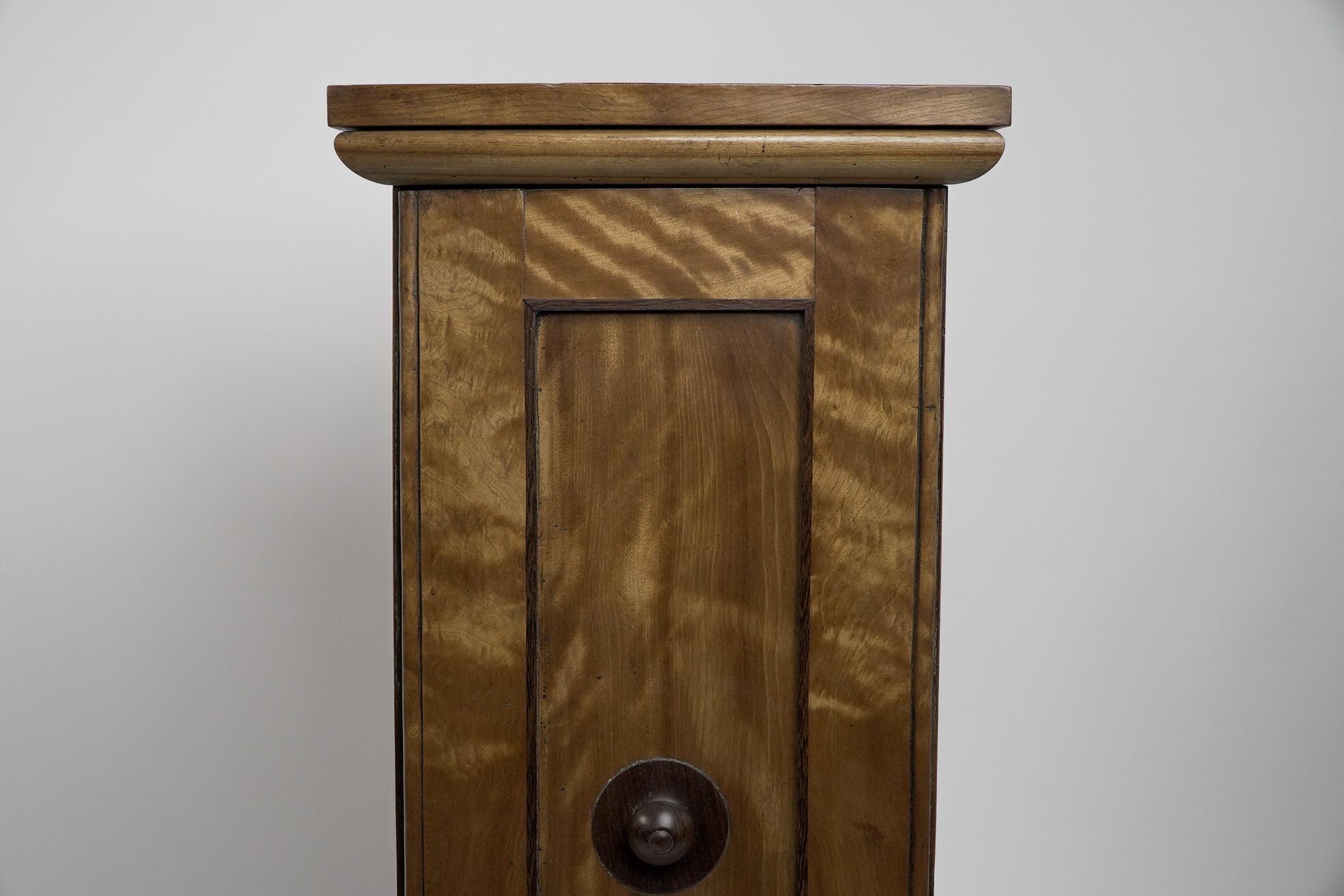 An Aesthetic Movement Satin Birch bedside cabinet with a central Walnut handle. For Sale 7