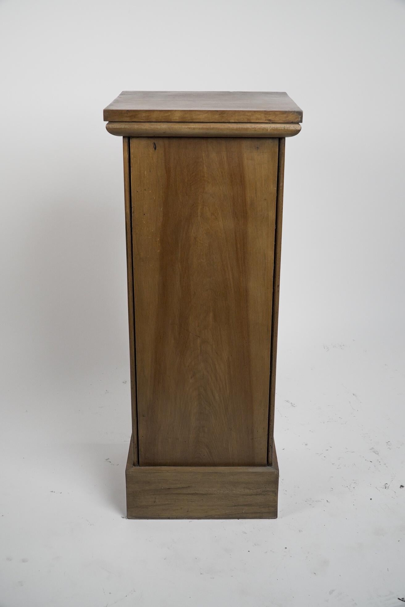 An Aesthetic Movement Satin Birch bedside cabinet with a central Walnut handle. For Sale 2