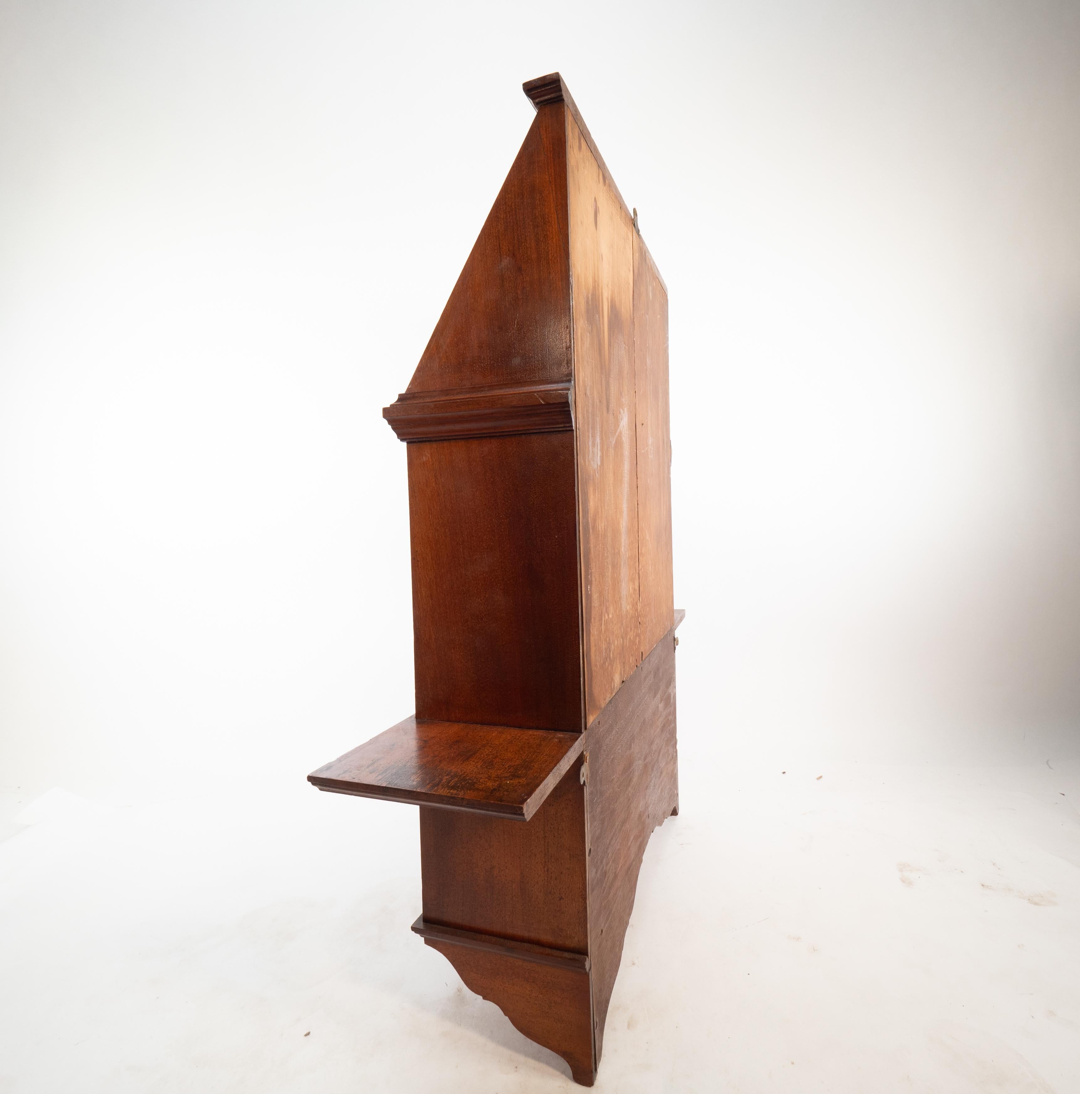 E W Godwin, Edwards & Roberts attr, An Aesthetic Movement set of Walnut shelves. im Angebot 2