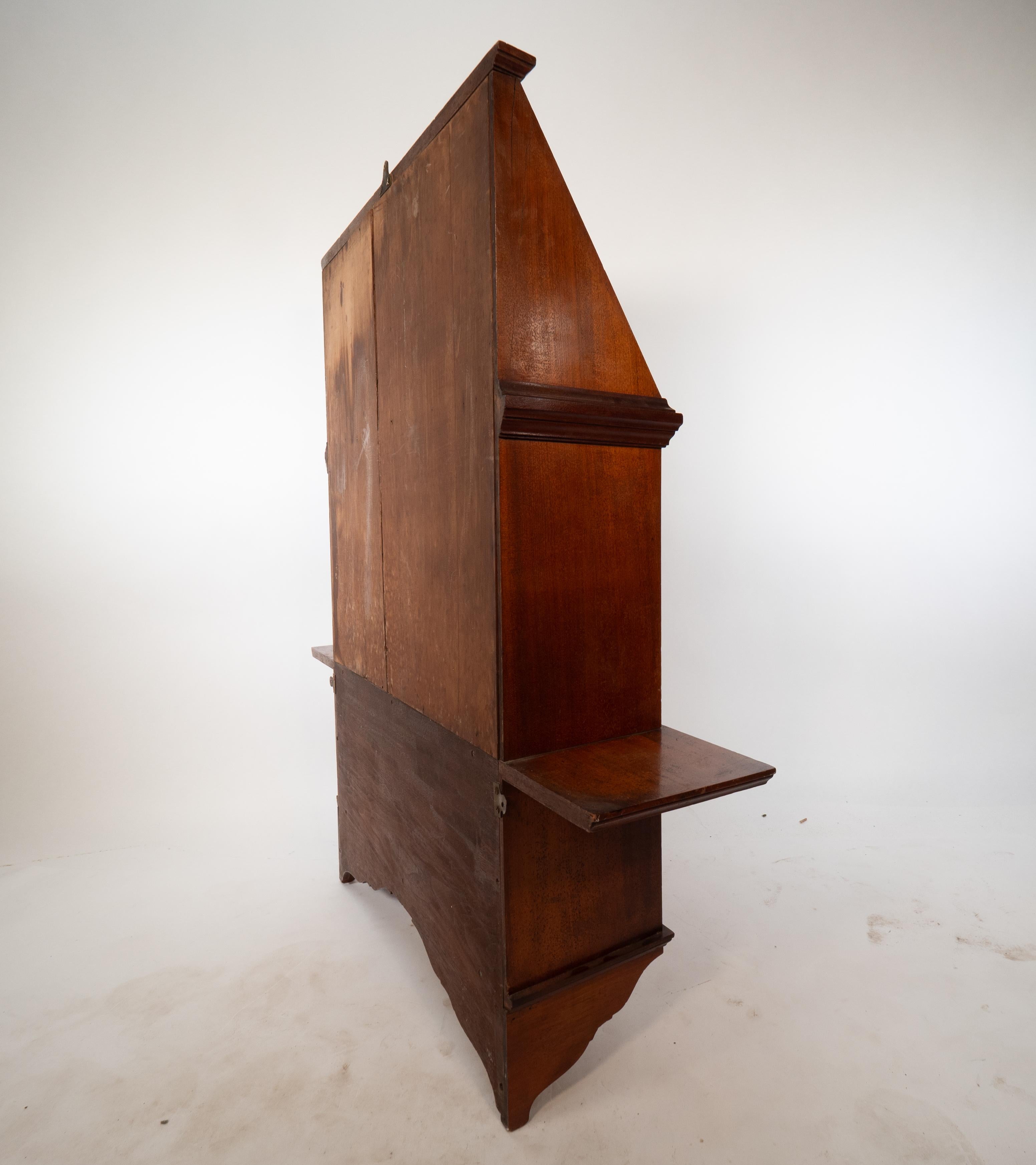 E W Godwin, Edwards & Roberts attr, An Aesthetic Movement set of Walnut shelves. im Angebot 3