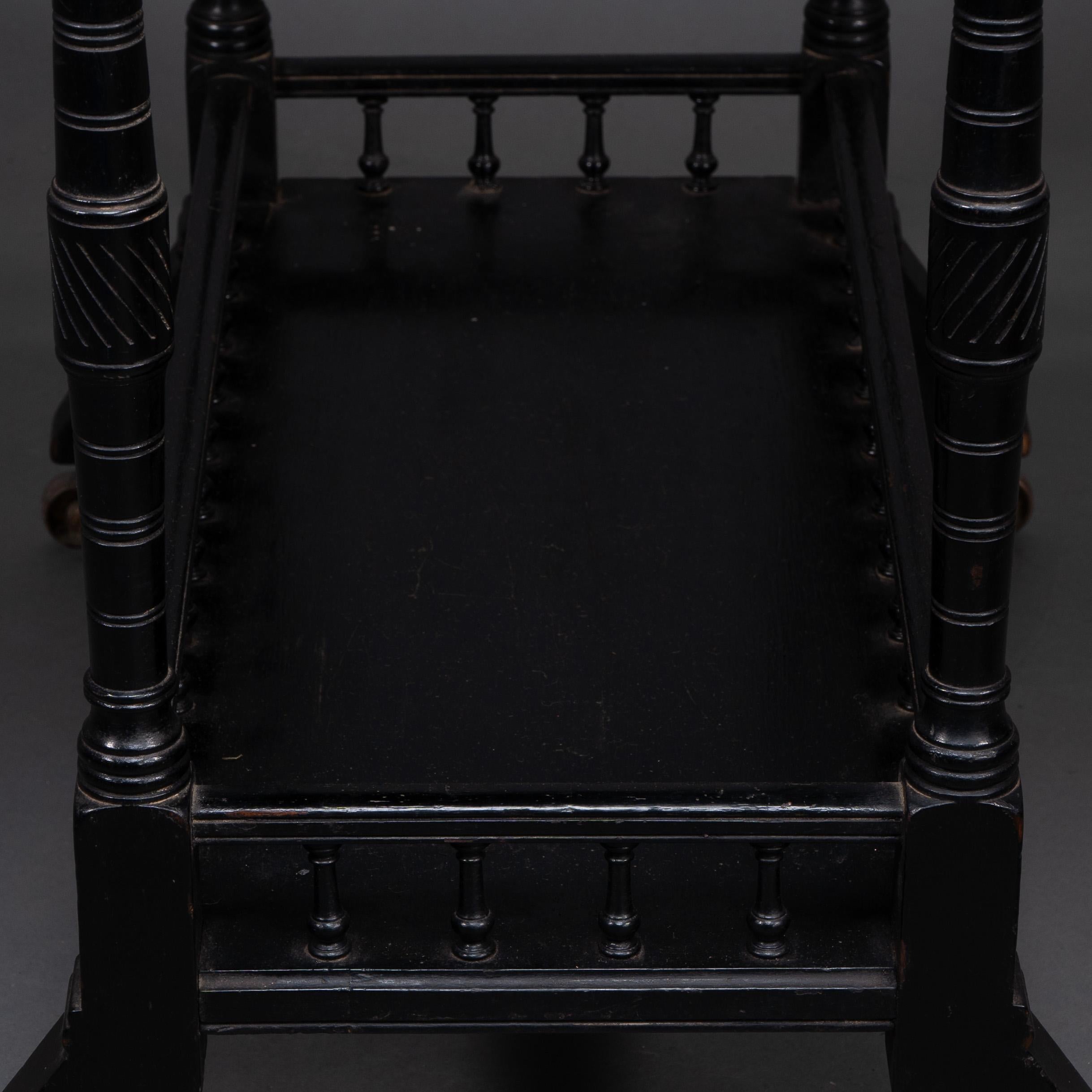 An Aesthetic Movement walnut drop leaf side table on four turned & incised legs For Sale 8