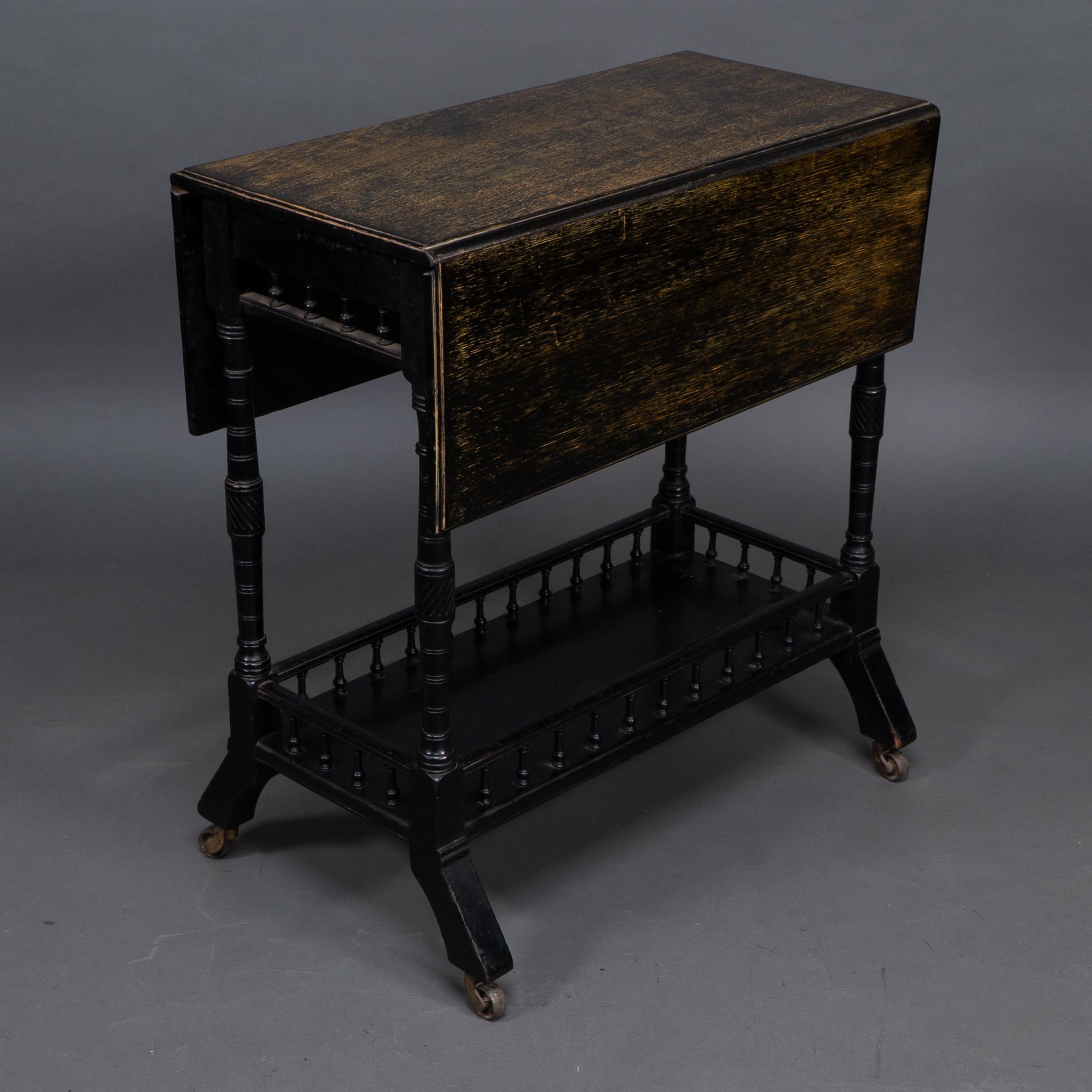 An Aesthetic Movement walnut drop leaf side table on four turned & incised legs For Sale 1