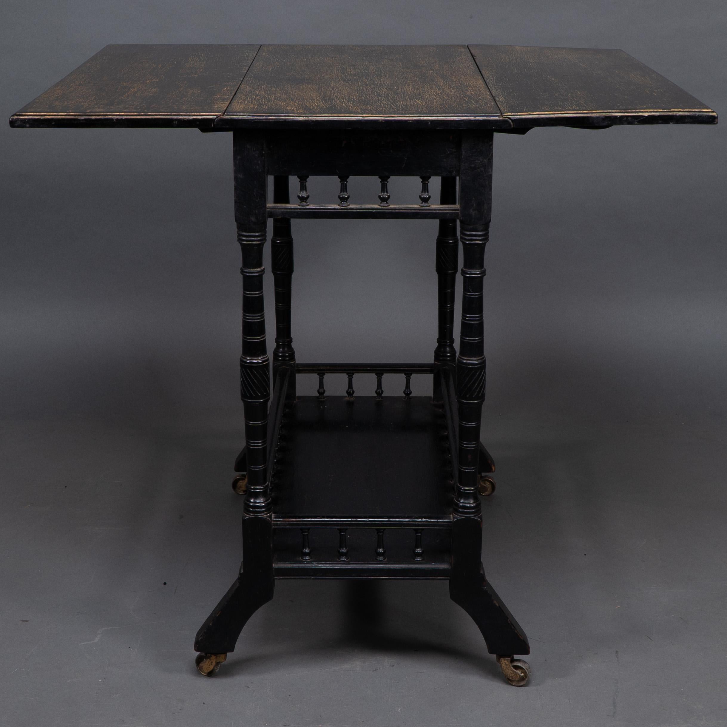 An Aesthetic Movement walnut drop leaf side table on four turned & incised legs For Sale 3