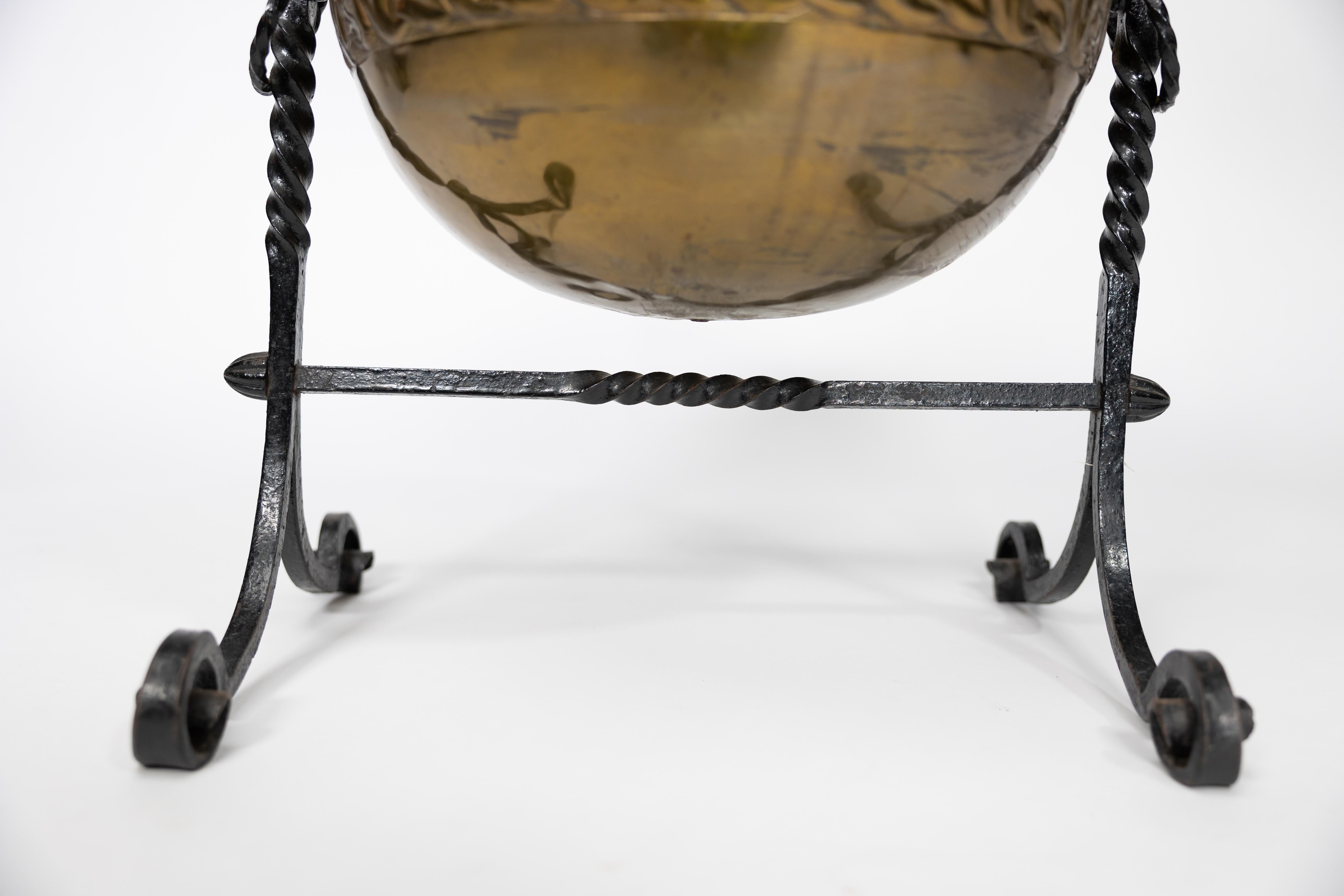 An Aesthetic Movement wrought iron and copper fire bucket with sunflower finials For Sale 10