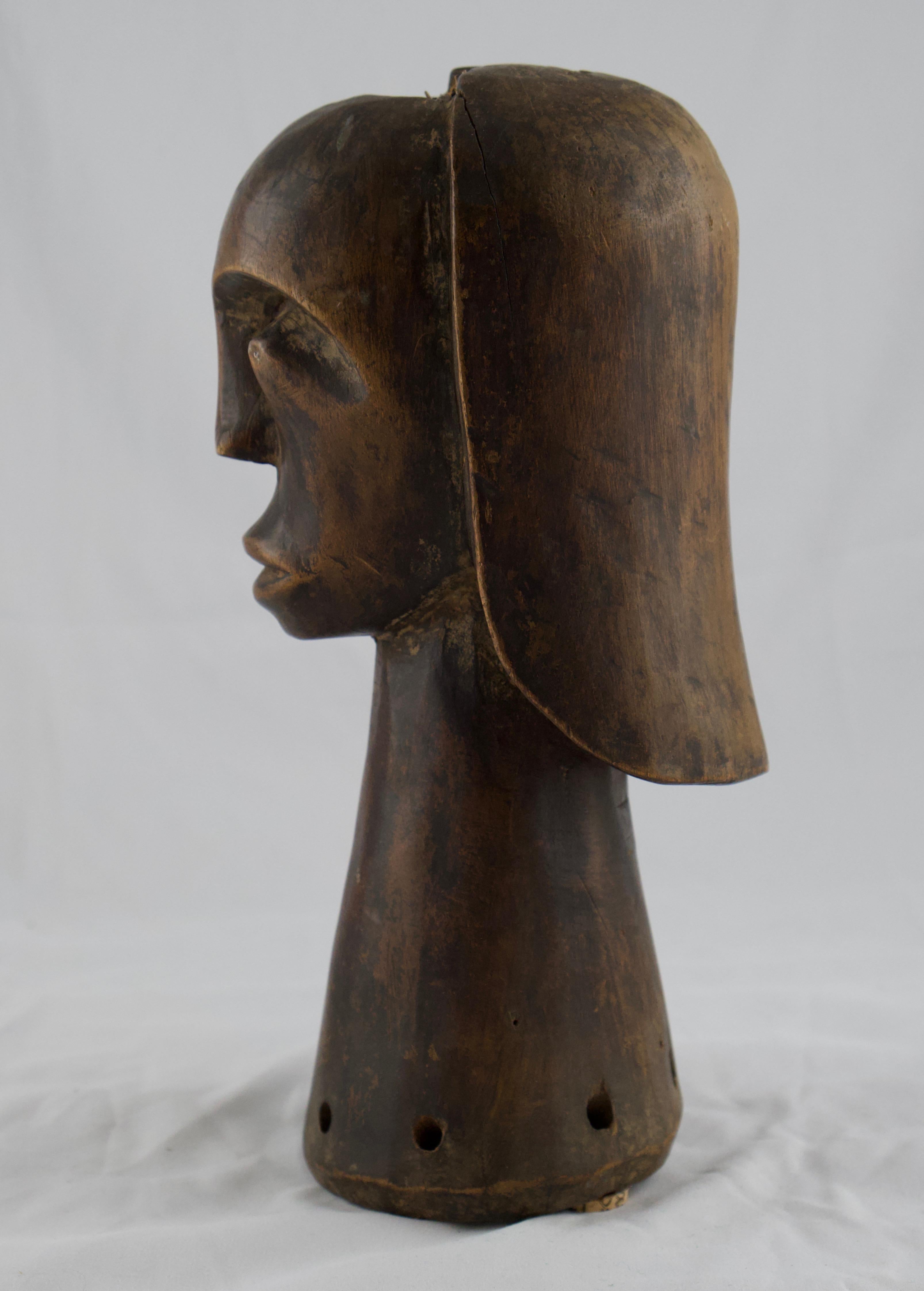 African Fang Style Carving of a Woman Head In Good Condition In Stockholm, SE
