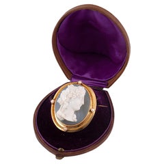 Agate Cultured Pearl and Gold Cameo Brooch