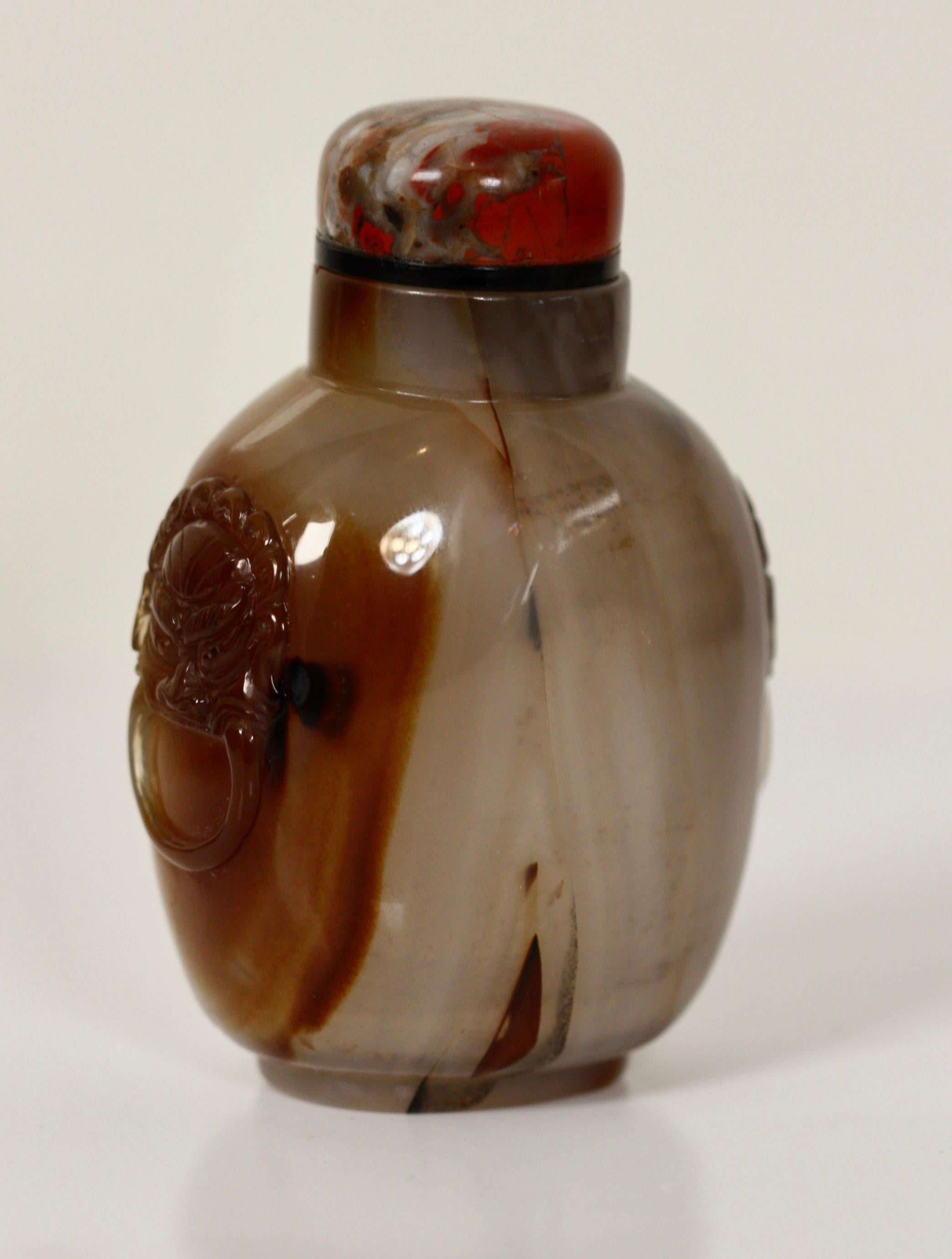 Agate Snuff Bottle Chinese, Qing Dynasty In Good Condition For Sale In West Palm Beach, FL