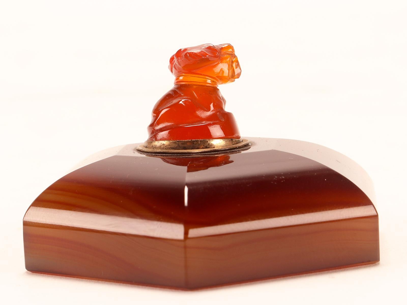 20th Century An agate table switch featuring a small terrier dog. Austria, circa 1900. For Sale