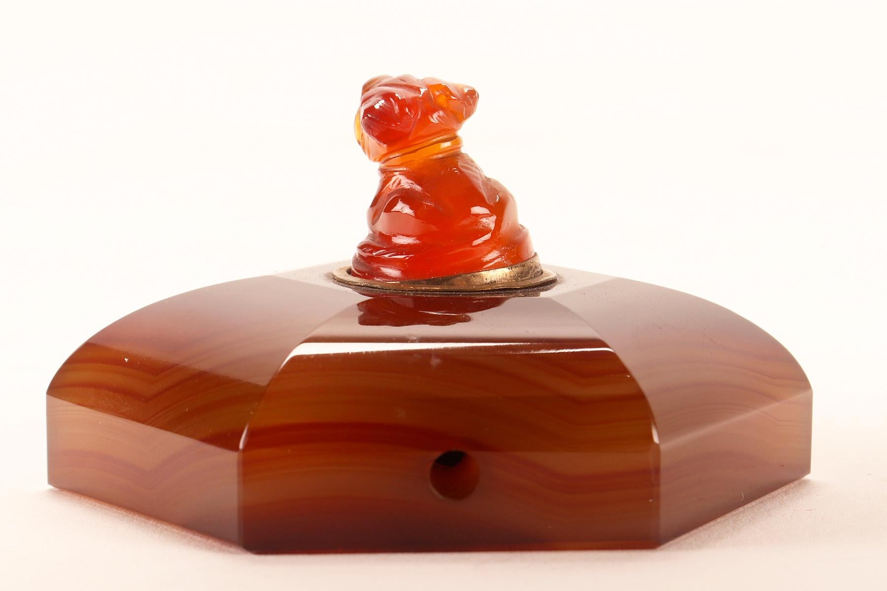 An agate table switch featuring a small terrier dog. Austria, circa 1900. For Sale 1