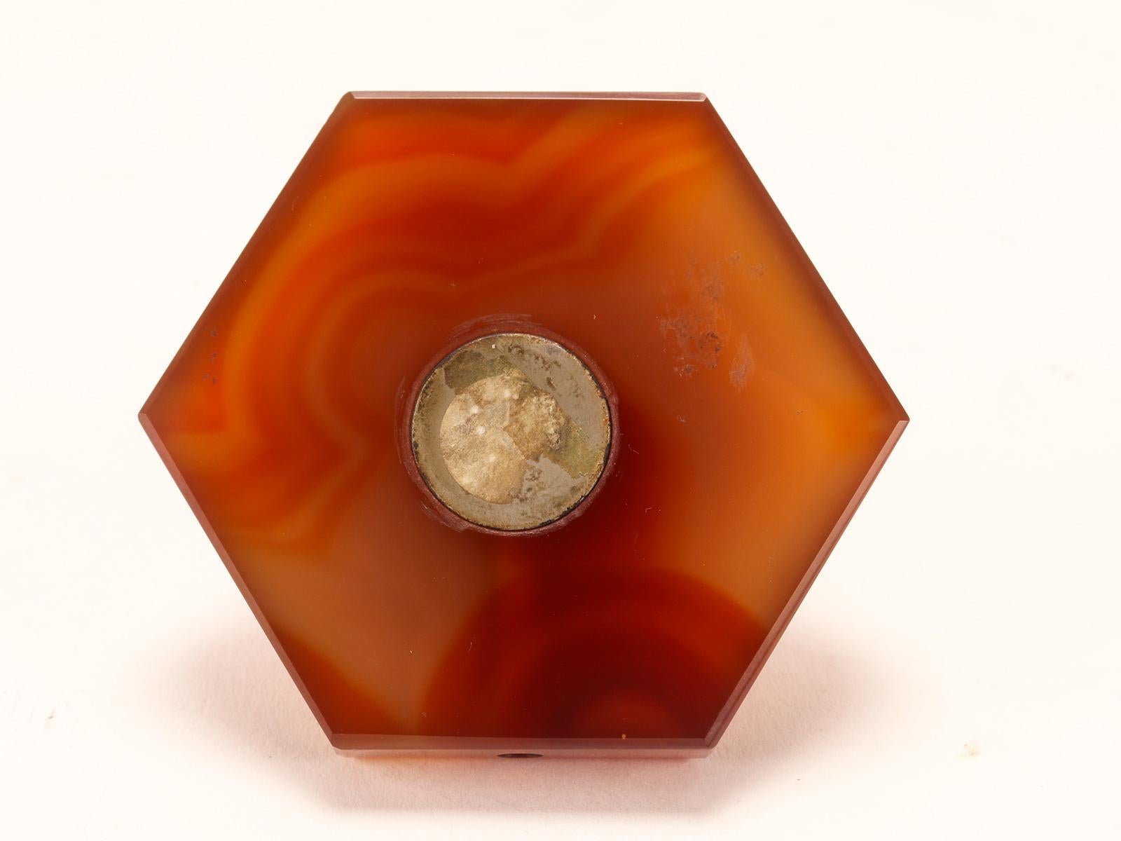 An agate table switch featuring a small terrier dog. Austria, circa 1900. For Sale 3