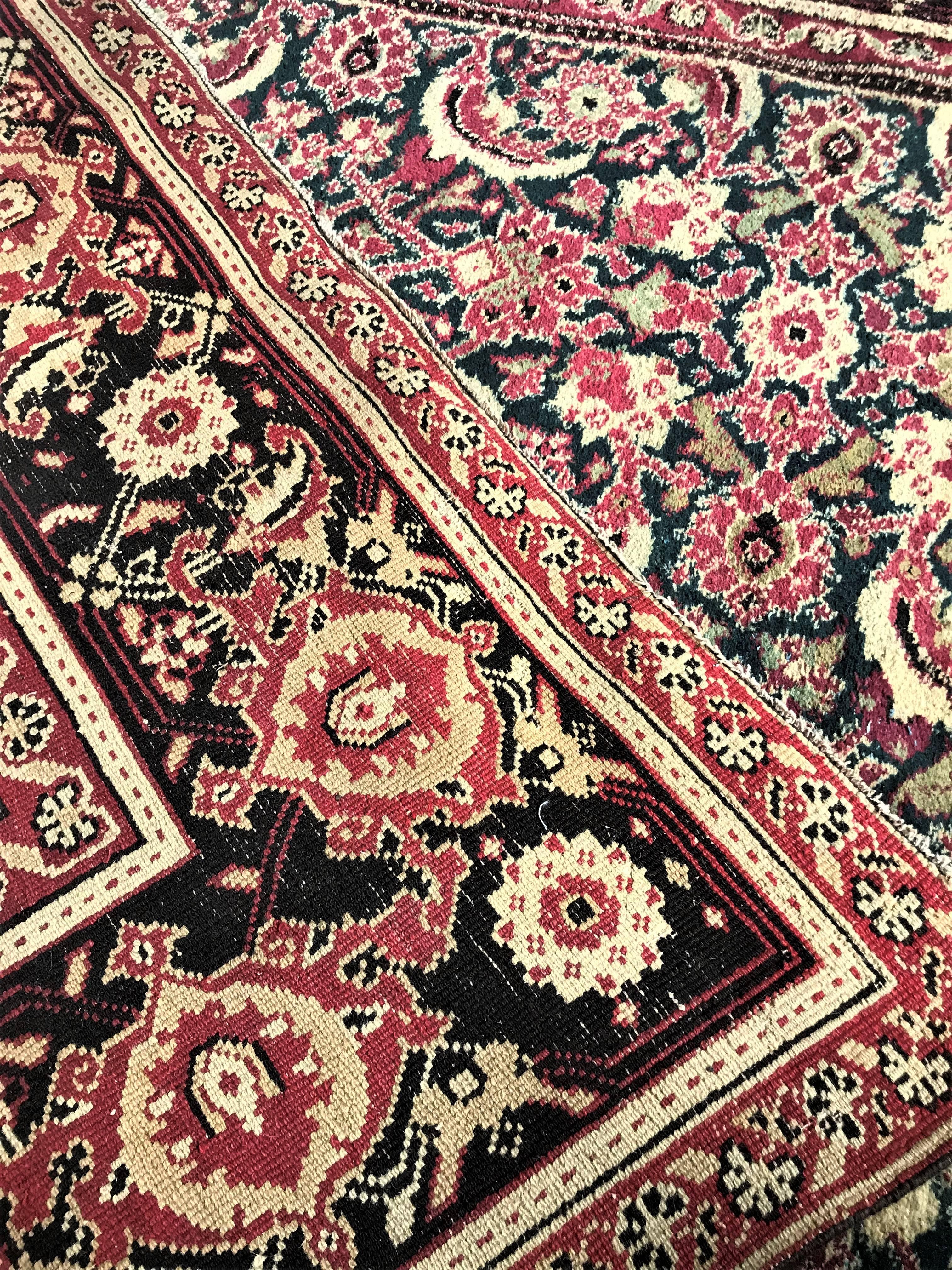Agra 19th Century Carpet Rug In Good Condition In Stamford, CT