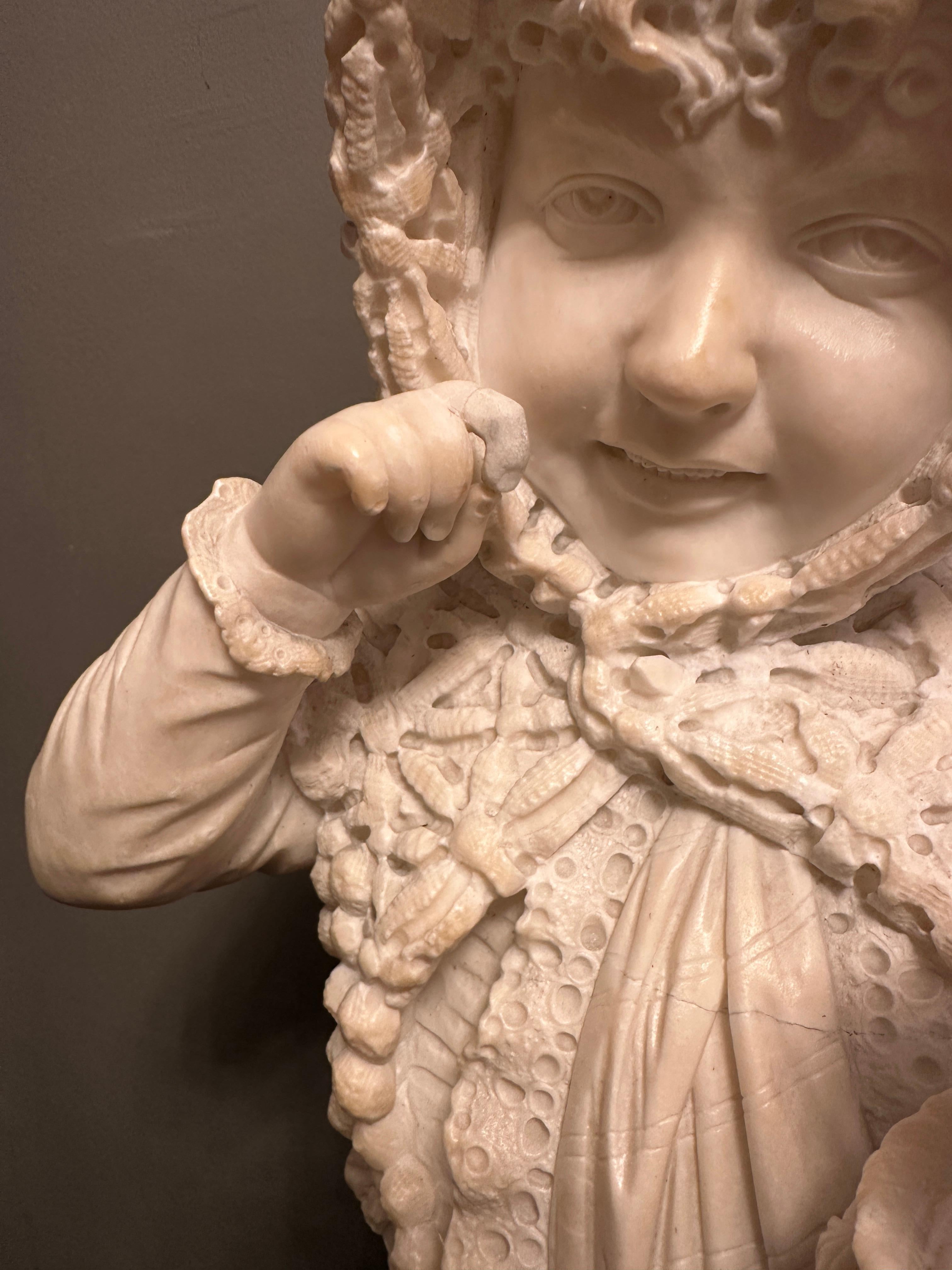 Busto in alabastro di un giovane bambino del XIX secolo in vendita 2