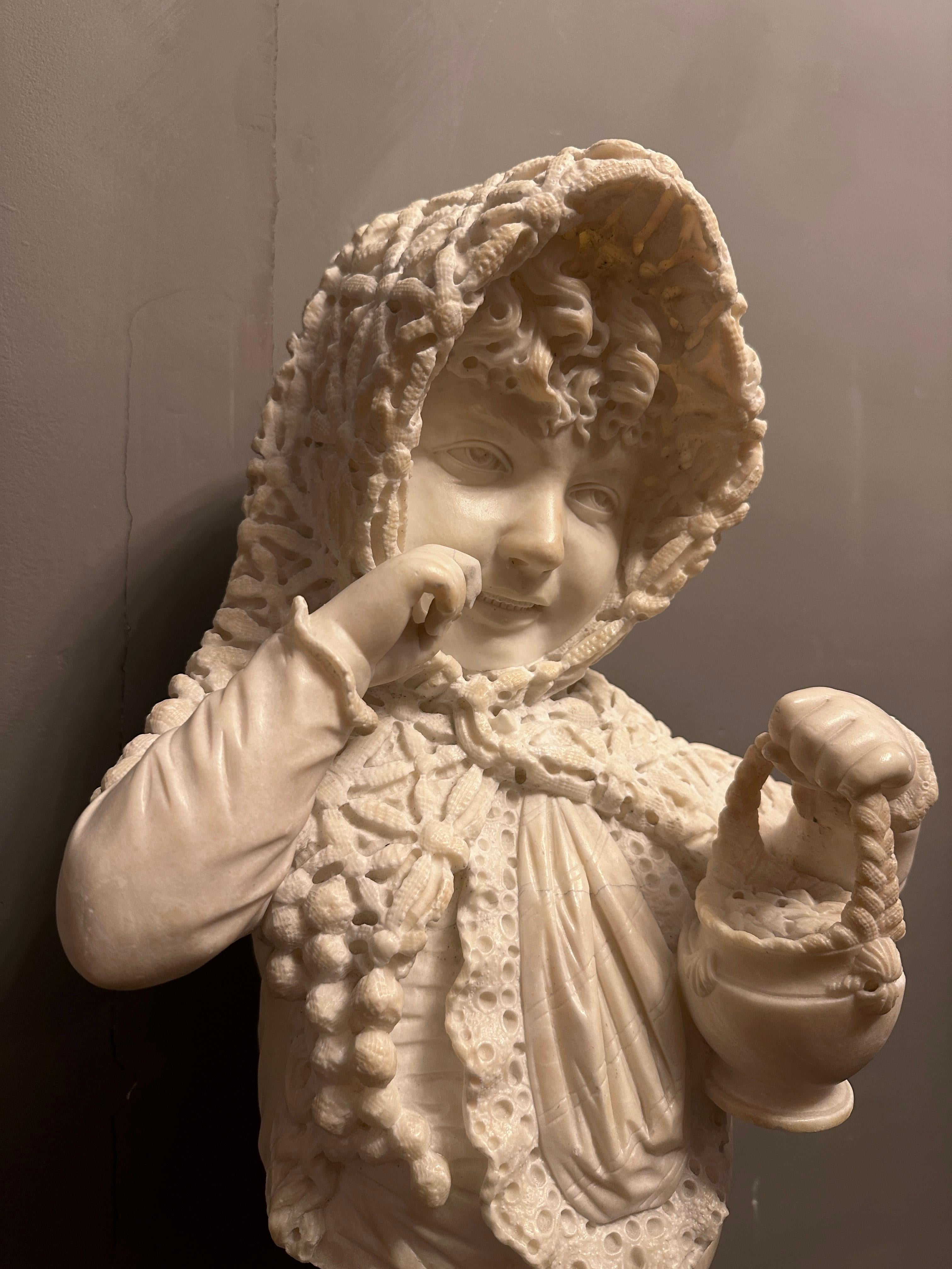 Metà XIX secolo Busto in alabastro di un giovane bambino del XIX secolo in vendita