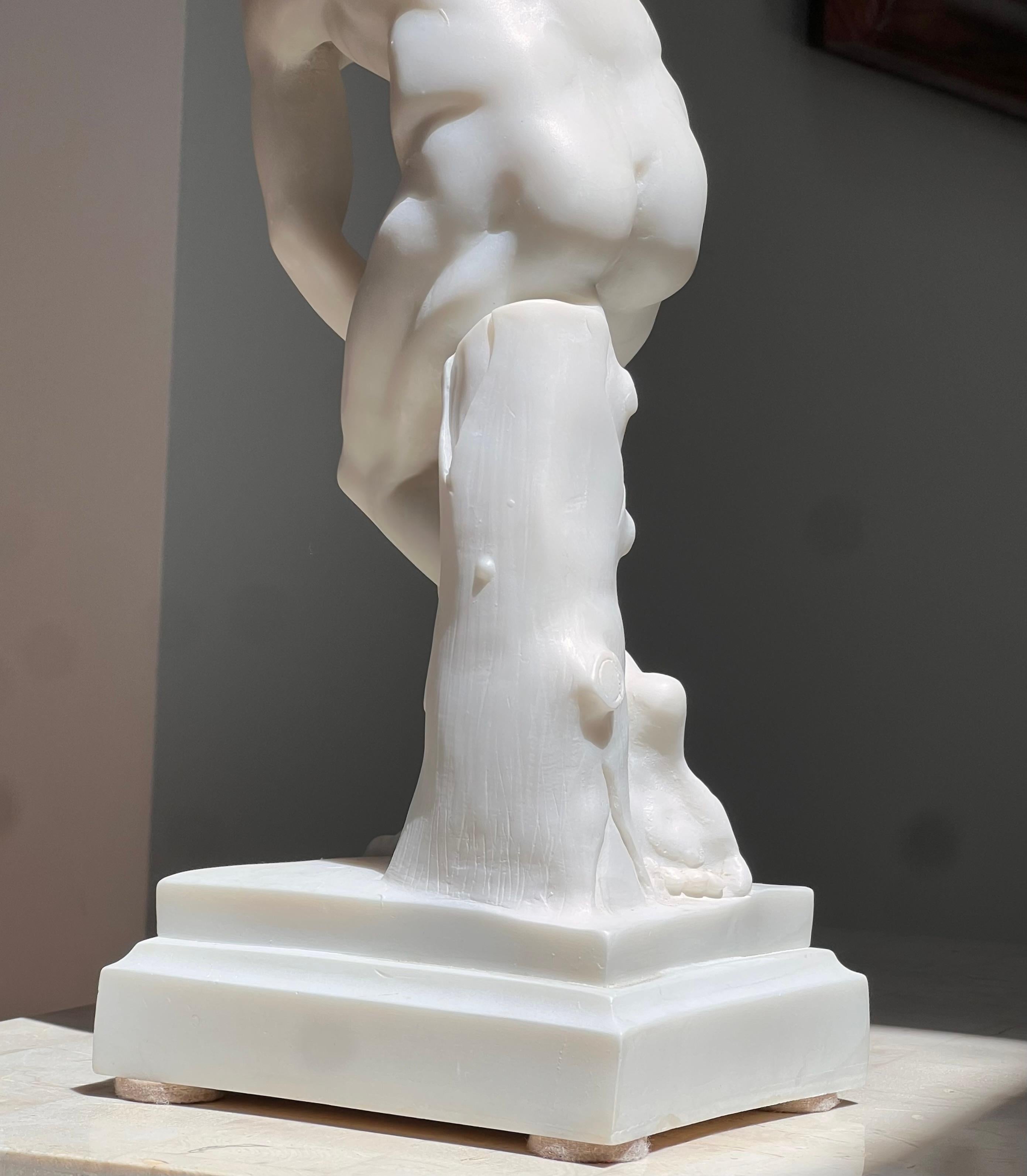 Hand-Carved An neoclassical sculpture of an Olympian disc-thrower, 20th century For Sale