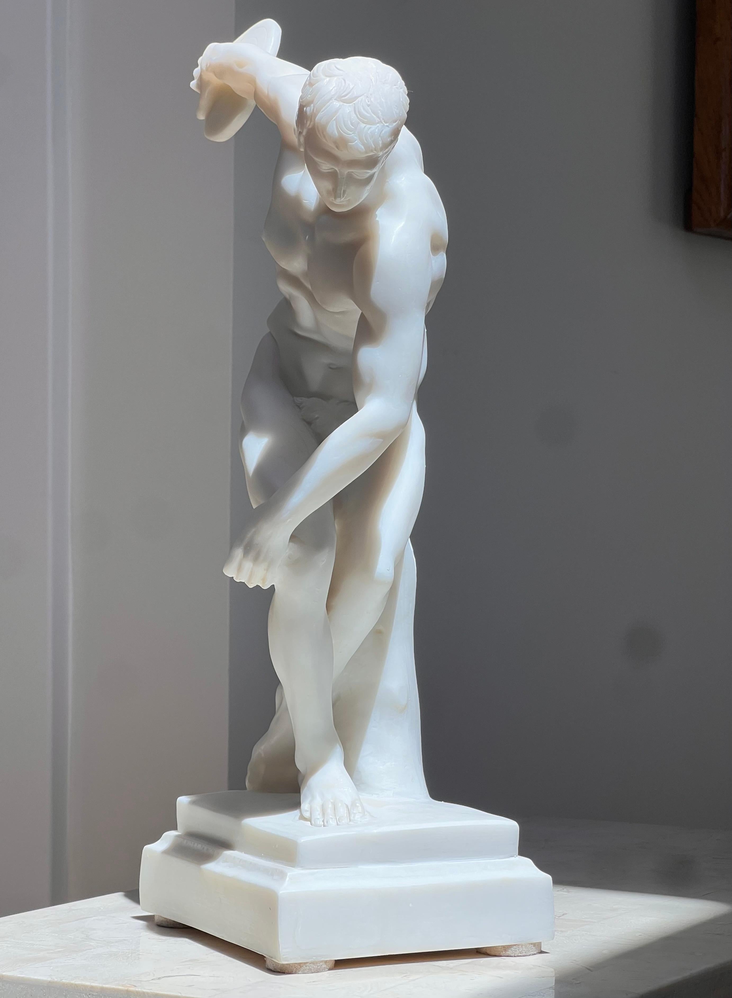 20th Century An neoclassical sculpture of an Olympian disc-thrower, 20th century For Sale
