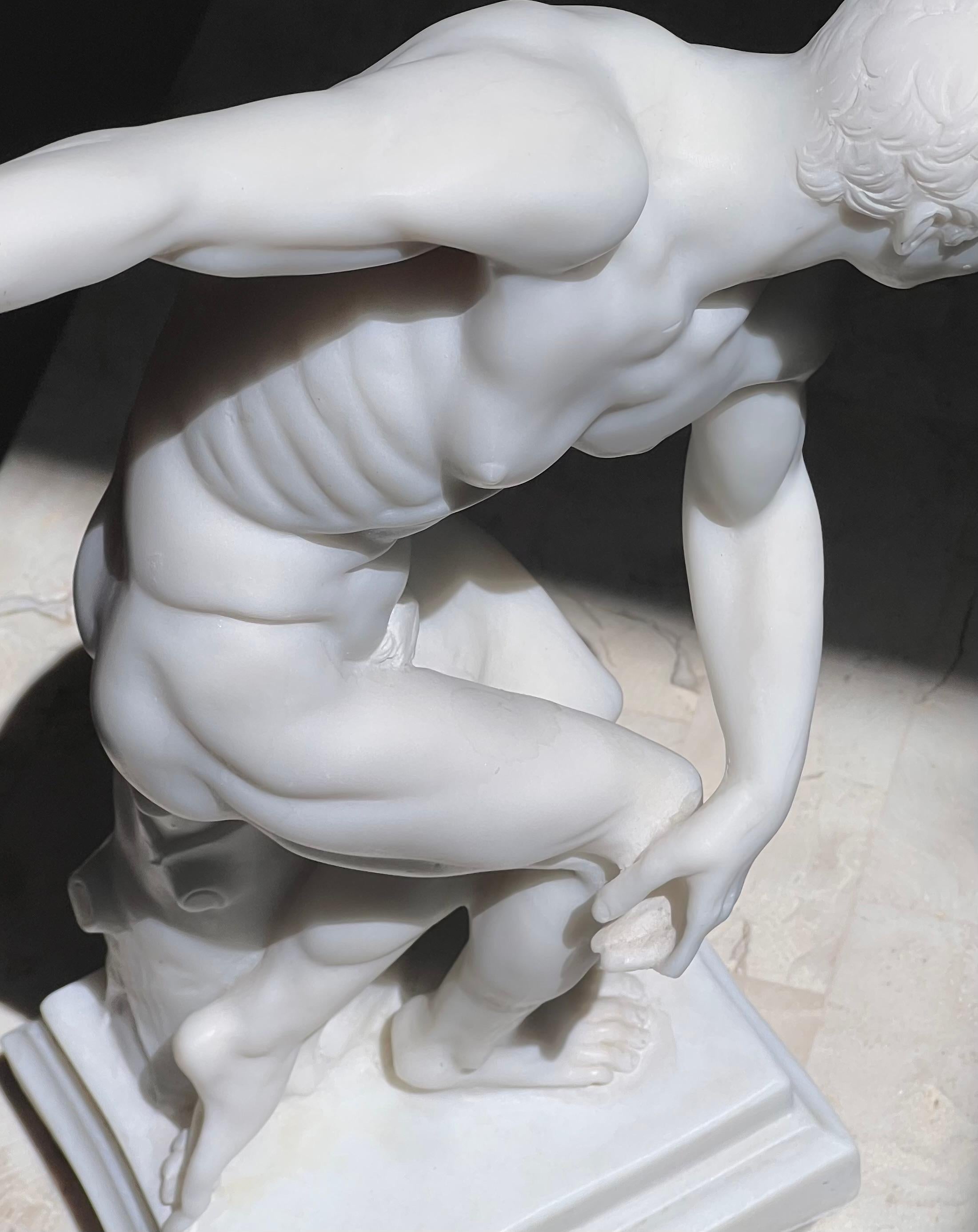 An neoclassical sculpture of an Olympian disc-thrower, 20th century For Sale 1