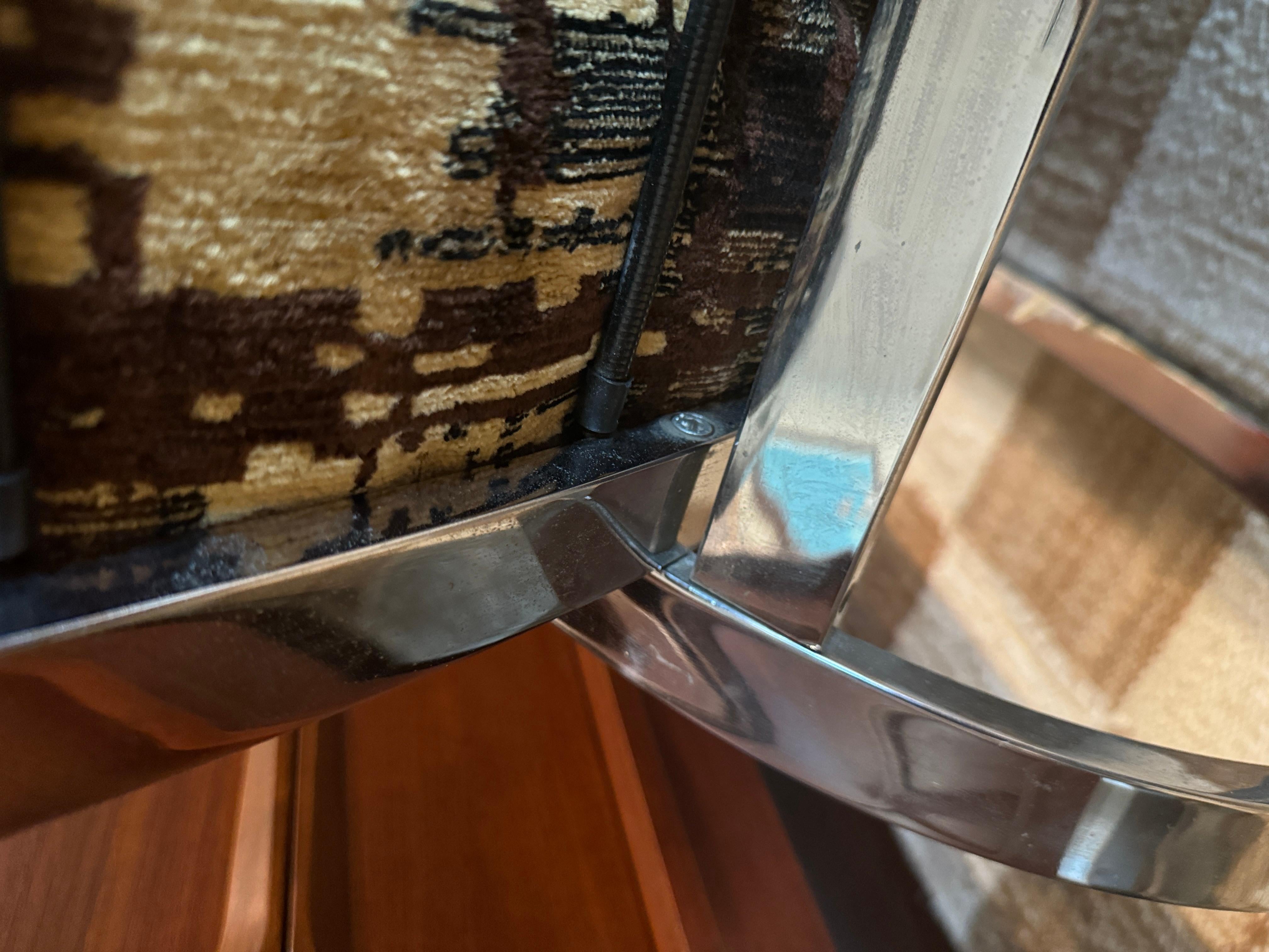 An all original vintage rocking lounger designed by Renato Zevi and produced by Selig in the early 1970s. Consists of a heavy polish chromed frame, with the original Scandinavian print upholstery. This chair is in amazing condition for its age.