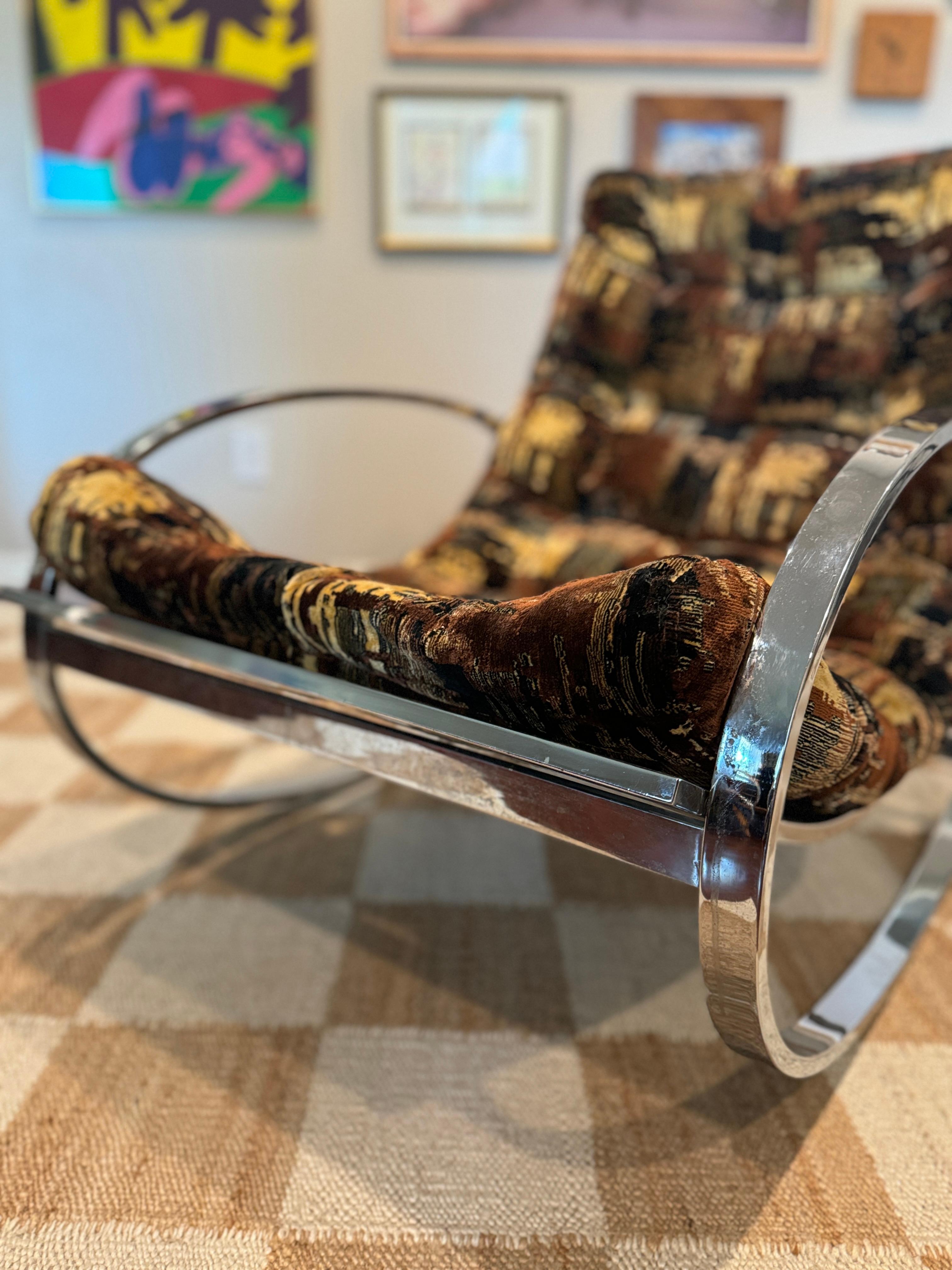 An all original vintage rocking lounger designed by Renato Zevi circa 1970s Bon état - En vente à Houston, TX