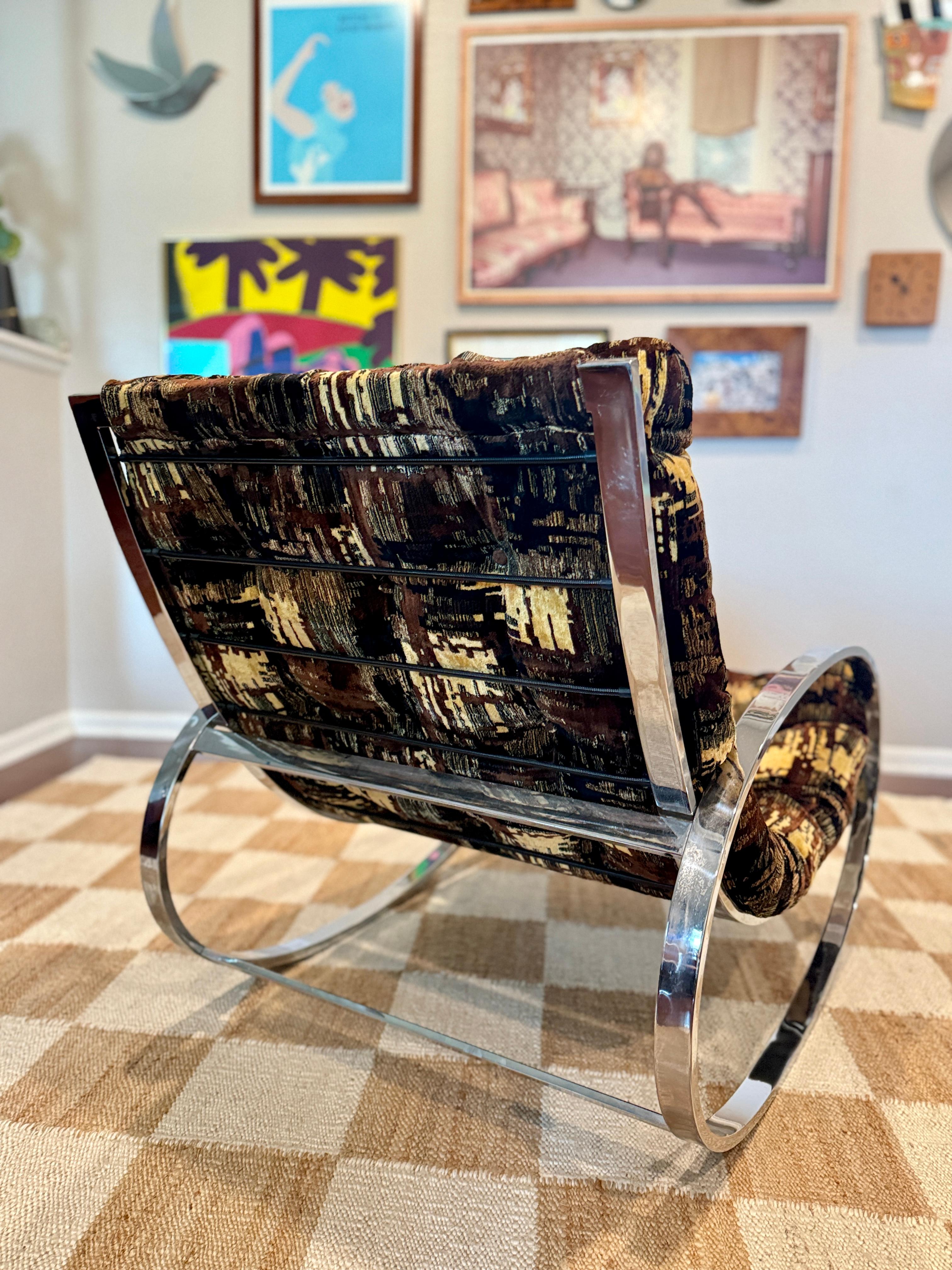 An all original vintage rocking lounger designed by Renato Zevi circa 1970s en vente 1