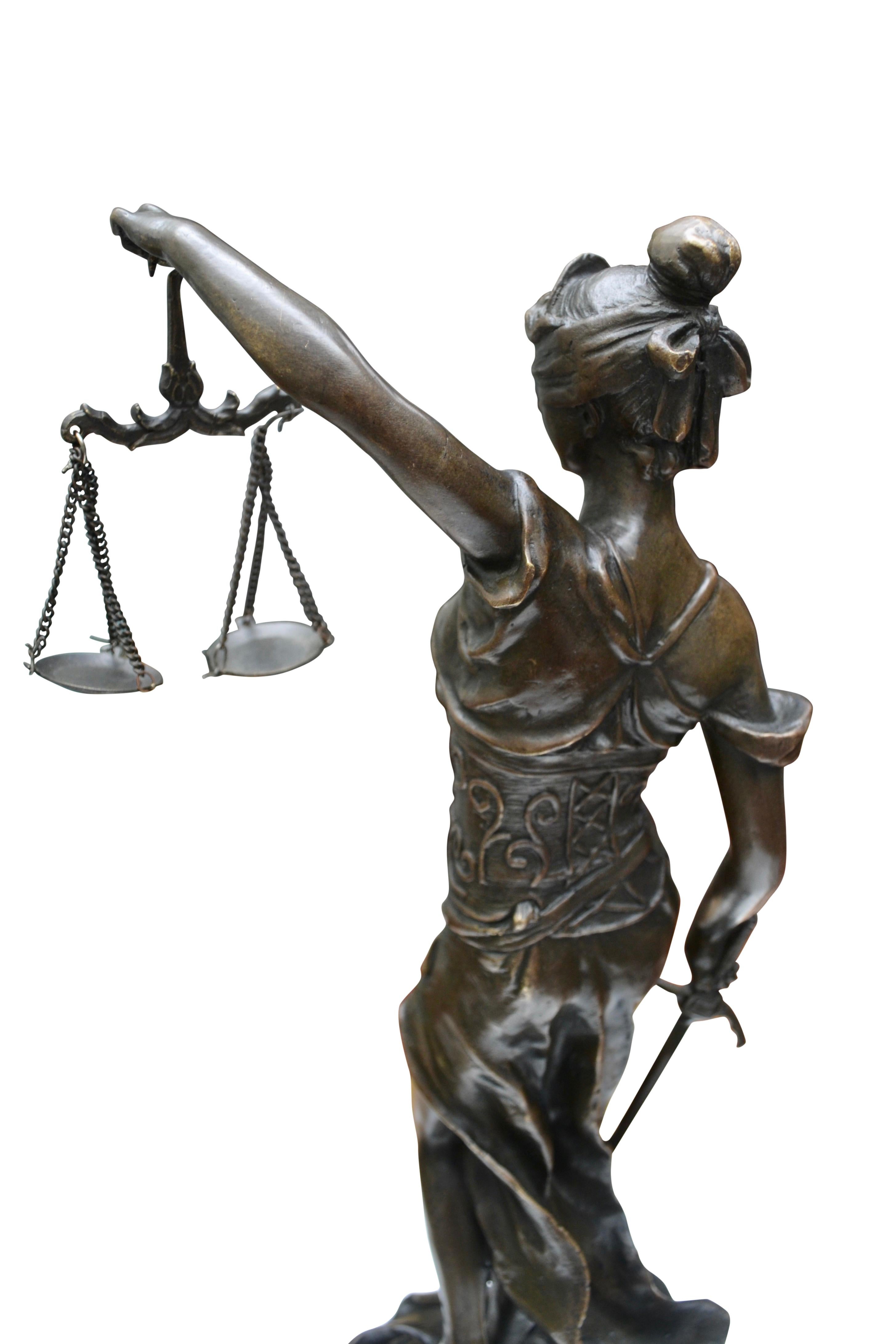 Moulage Statue allégorique en bronze représentant Dame Justice:: signée Dubanton