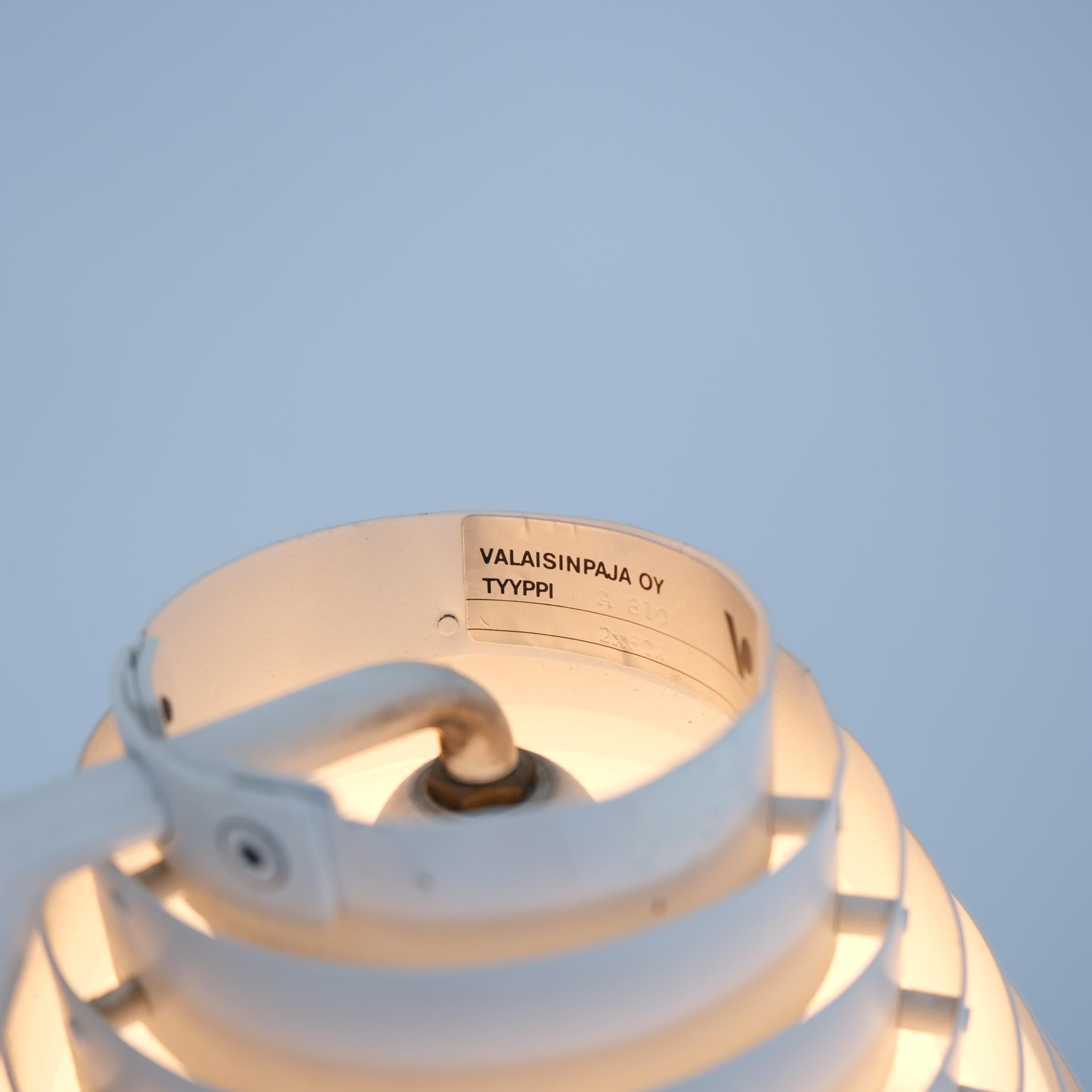 Stehlampe A810 von Alvar Aalto, Weiß, Messing und schwarzes Leder, Valaisinpaja, 1970er Jahre im Angebot 3
