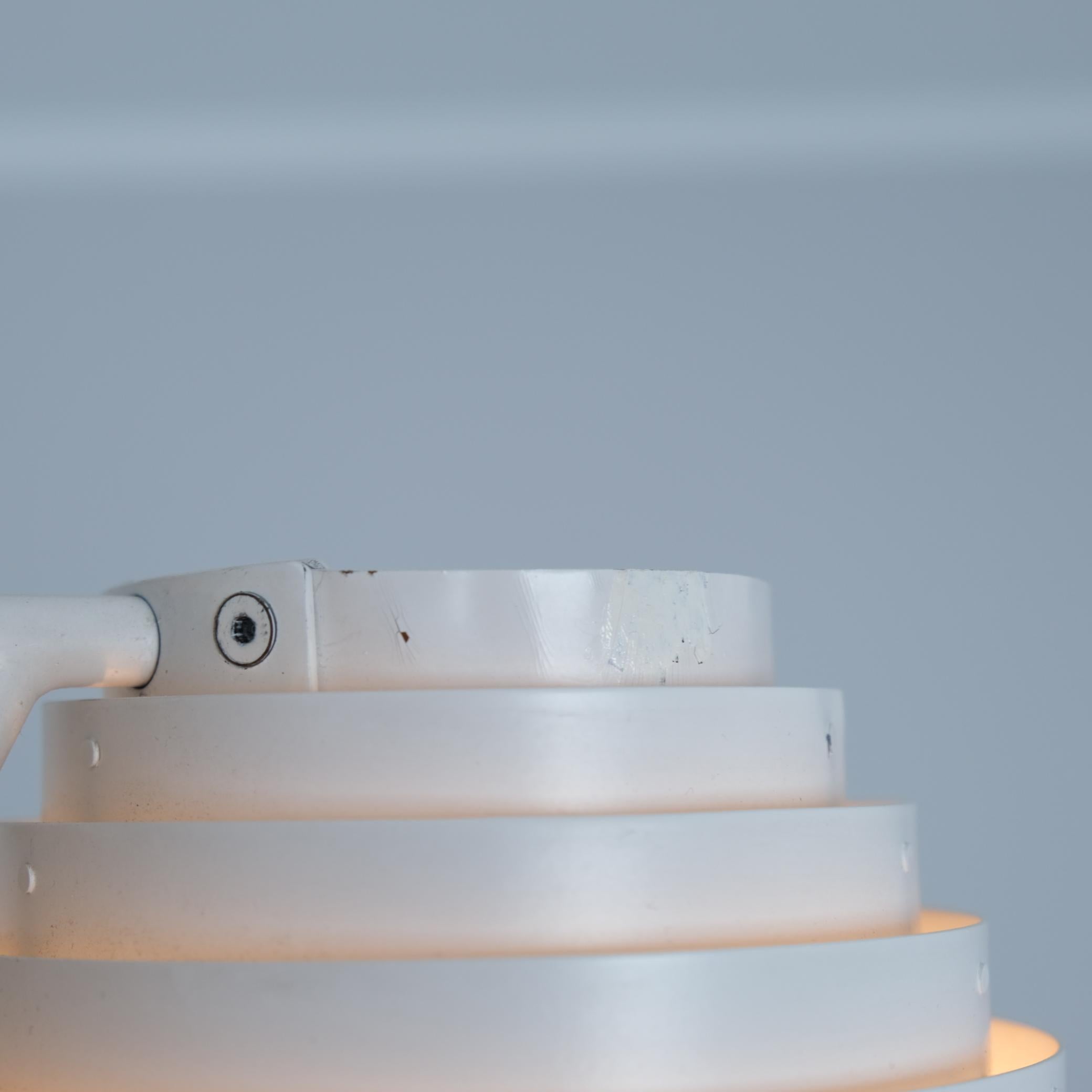 Stehlampe A810 von Alvar Aalto, Weiß, Messing und schwarzes Leder, Valaisinpaja, 1970er Jahre im Angebot 4
