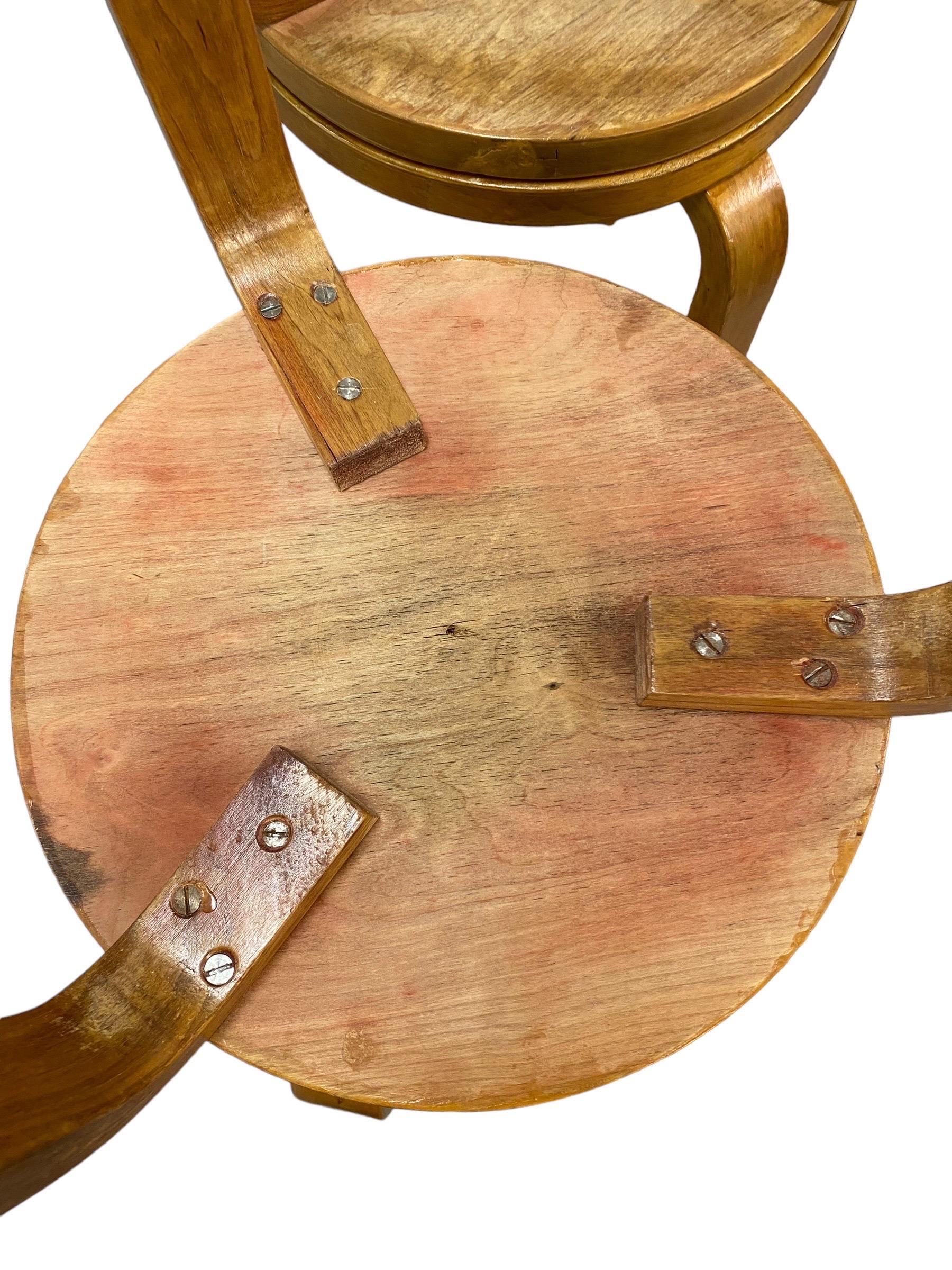 Ensemble de 4 tabourets empilables à 3 pieds Alvar Aalto+Aalto modèle 60 en Brich, Artek années 1930 en vente 7