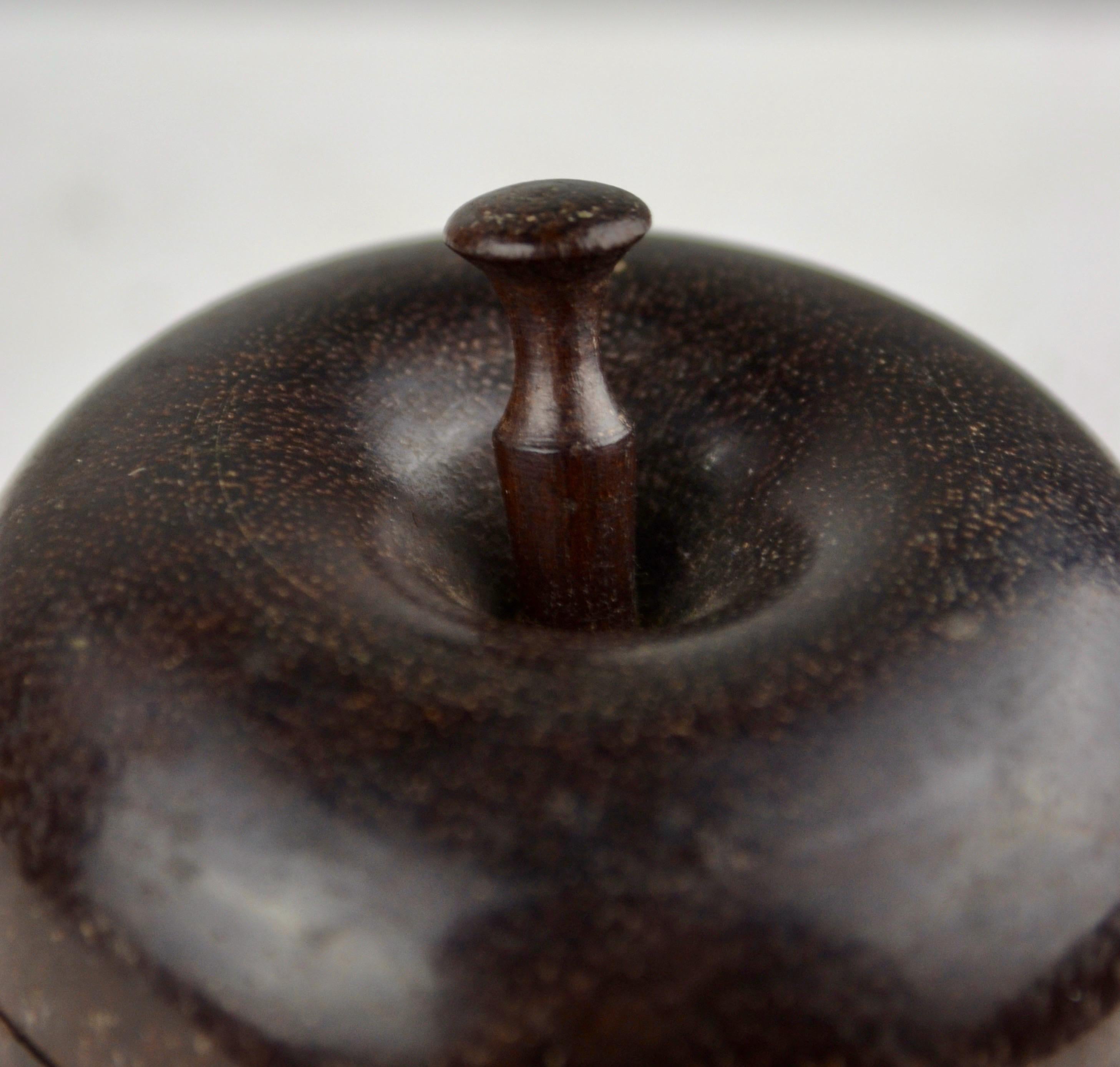 Un joyero de madera de amaranto - Forma de manzana - Francia años 70 Moderno de mediados de siglo en venta