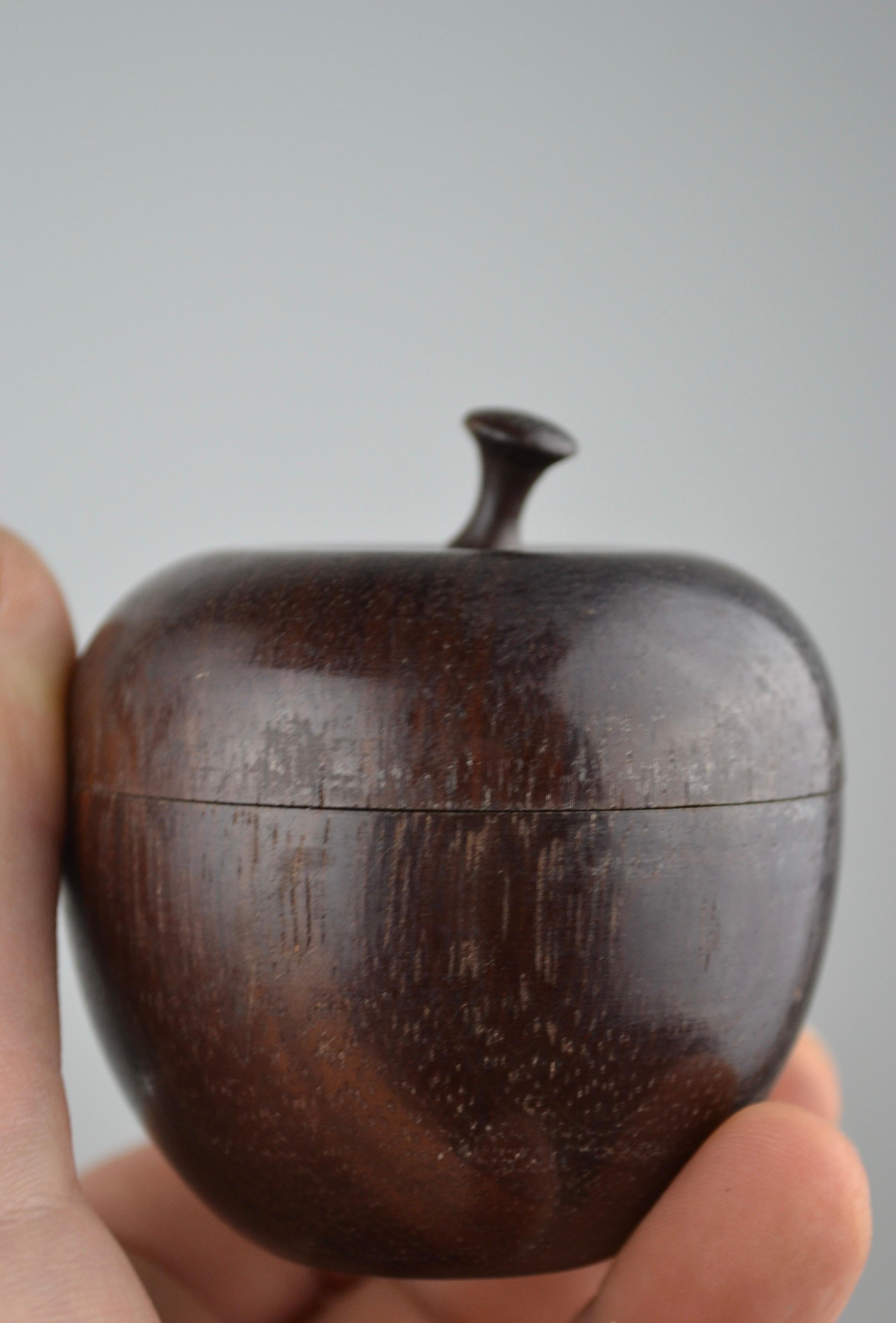 Un joyero de madera de amaranto - Forma de manzana - Francia años 70 Francés en venta