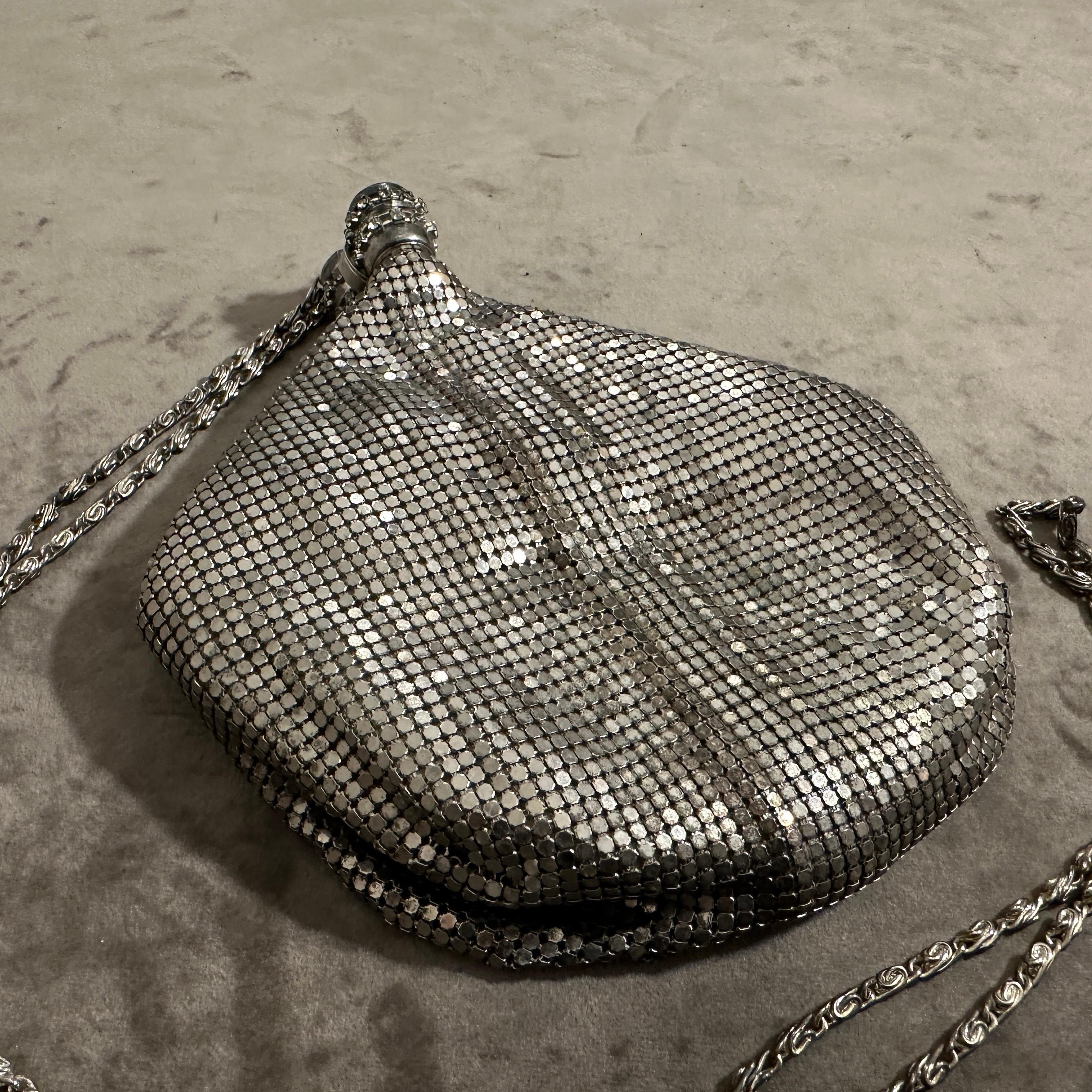 Un étonnant sac de soirée italien en maille métallique Silver des années 1950 par Carla Carini en vente 6