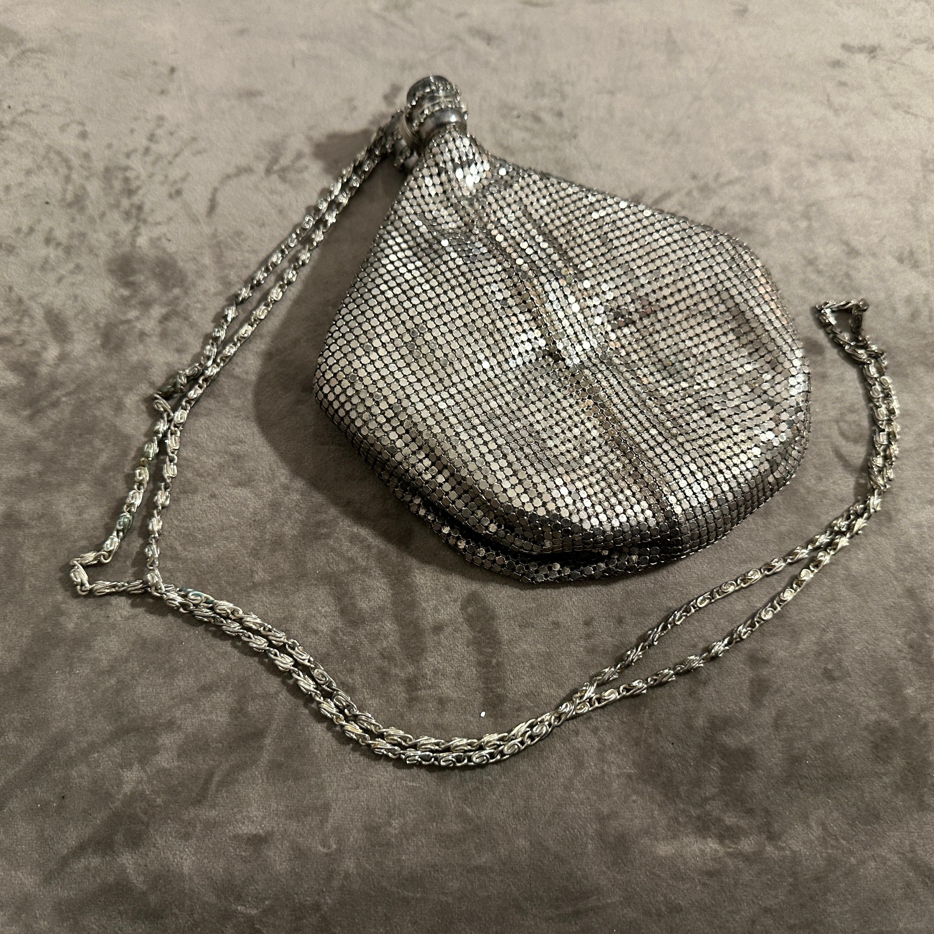 Un étonnant sac de soirée italien en maille métallique Silver des années 1950 par Carla Carini en vente 7