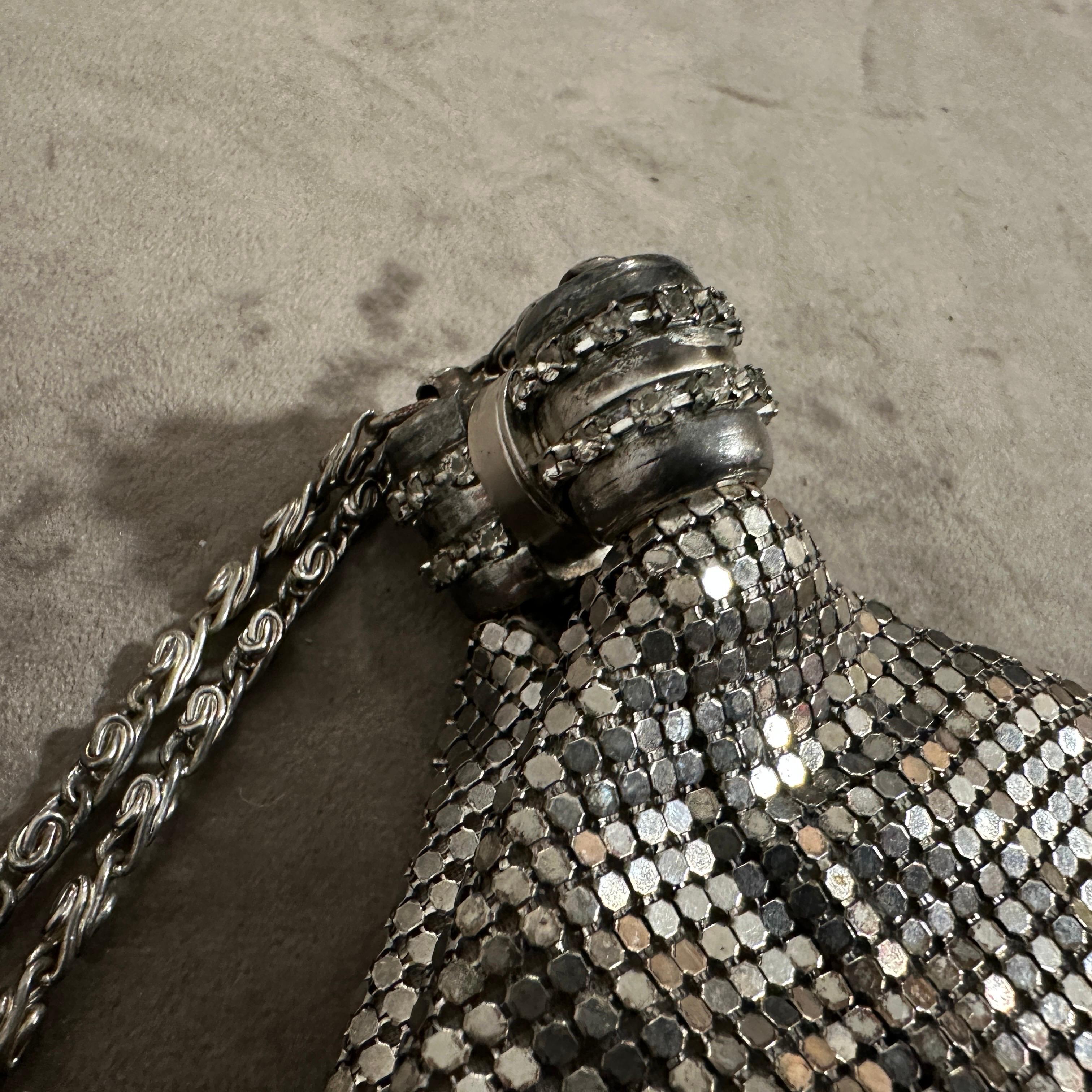 Un étonnant sac de soirée italien en maille métallique Silver des années 1950 par Carla Carini en vente 8