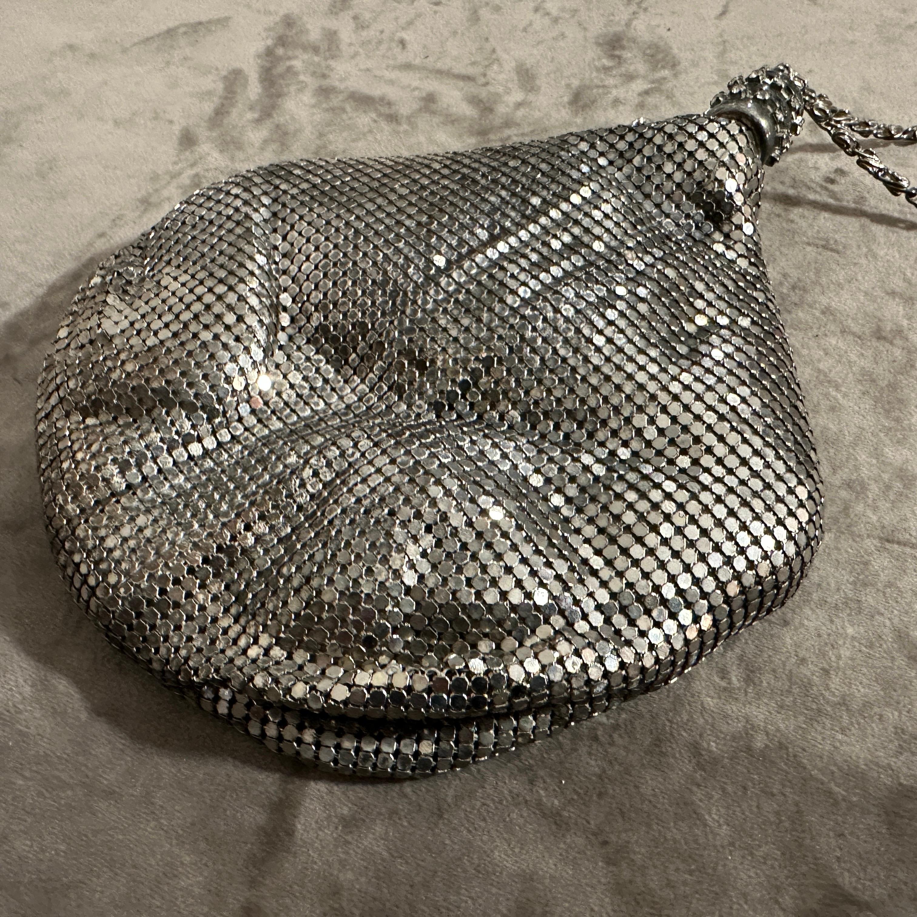 Un étonnant sac de soirée italien en maille métallique Silver des années 1950 par Carla Carini Excellent état - En vente à Aci Castello, IT
