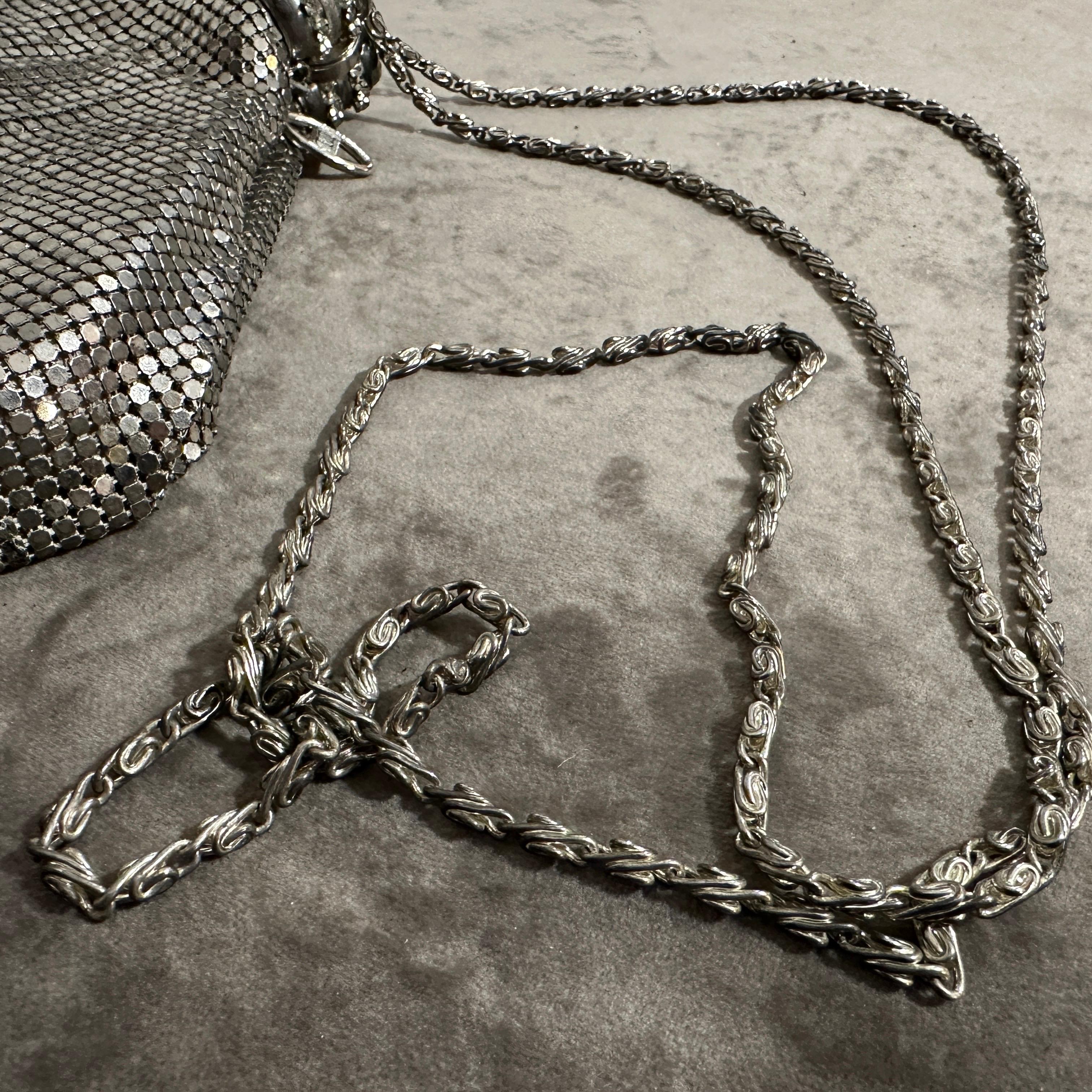 Un étonnant sac de soirée italien en maille métallique Silver des années 1950 par Carla Carini en vente 1