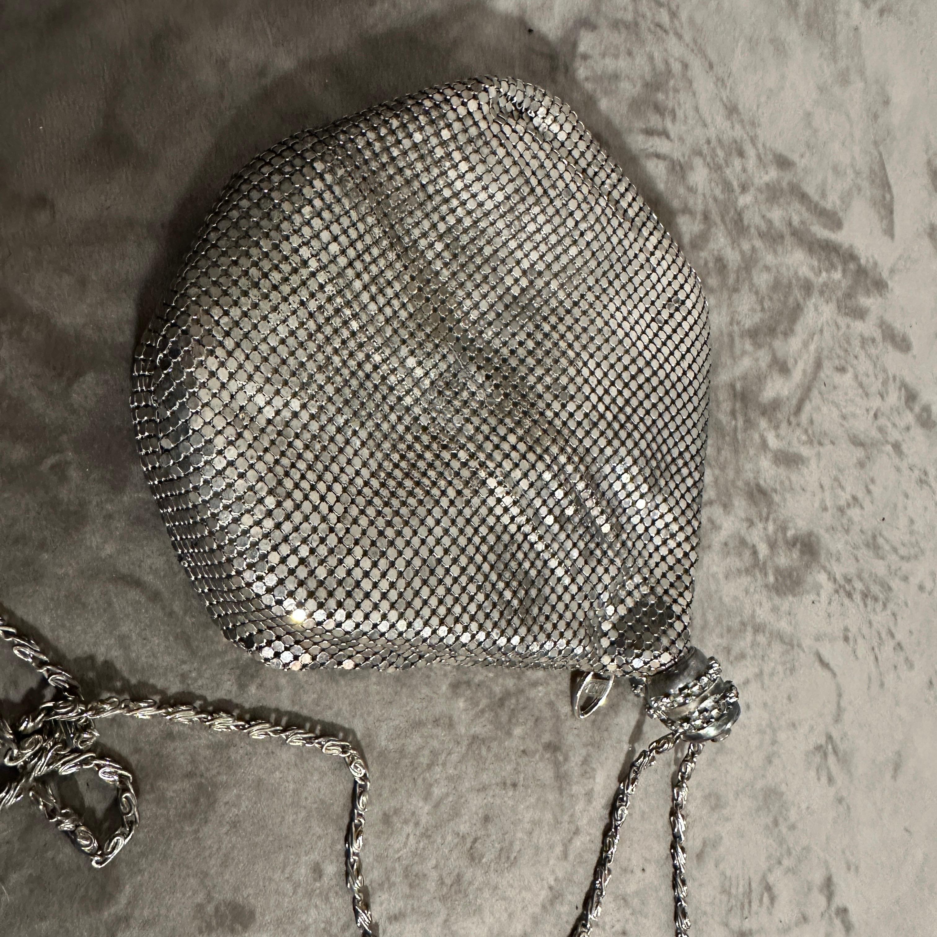 Un étonnant sac de soirée italien en maille métallique Silver des années 1950 par Carla Carini en vente 3