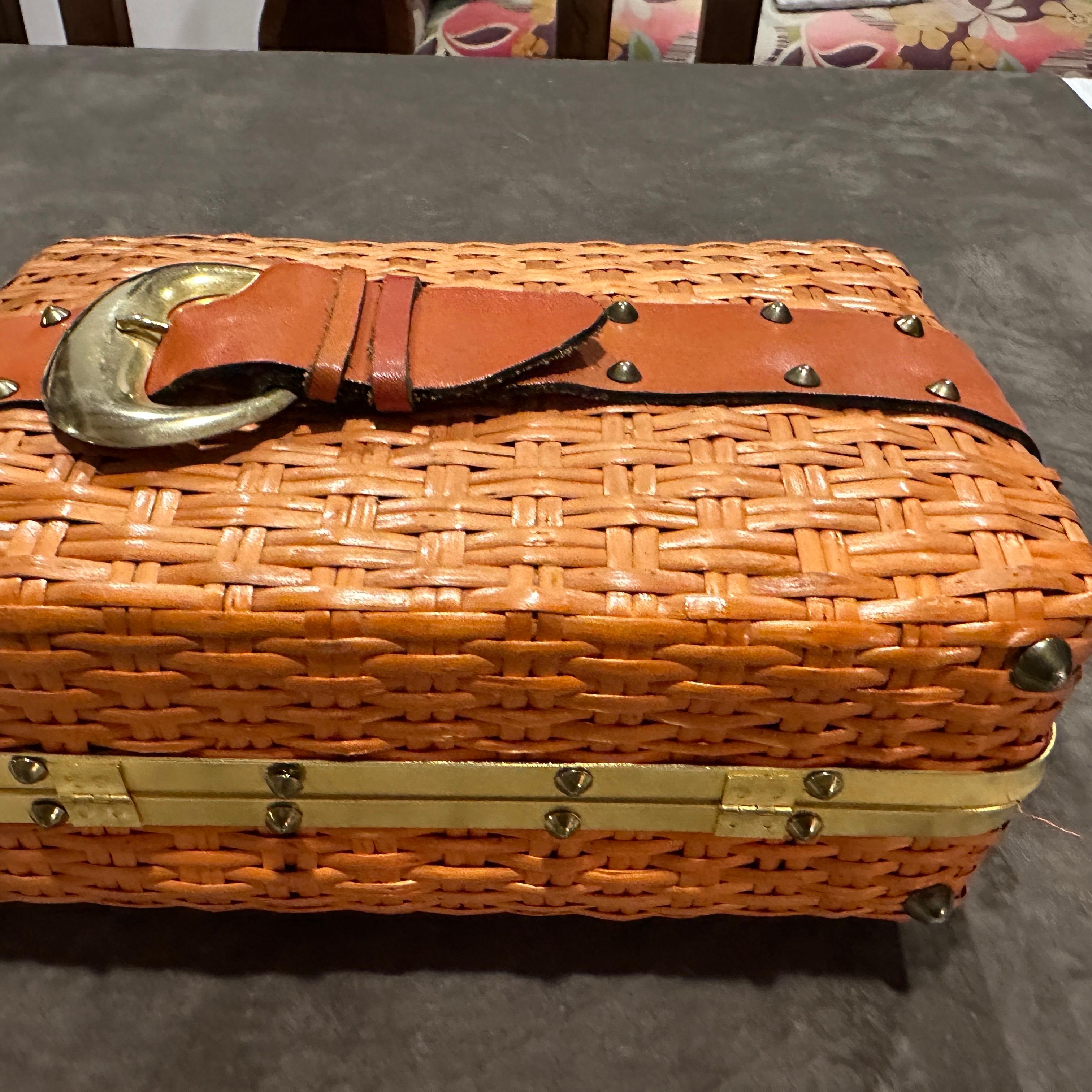 An Amazing 1950s Wicker, Brass and Orange Leather Italian Hand-Bag For Sale 7