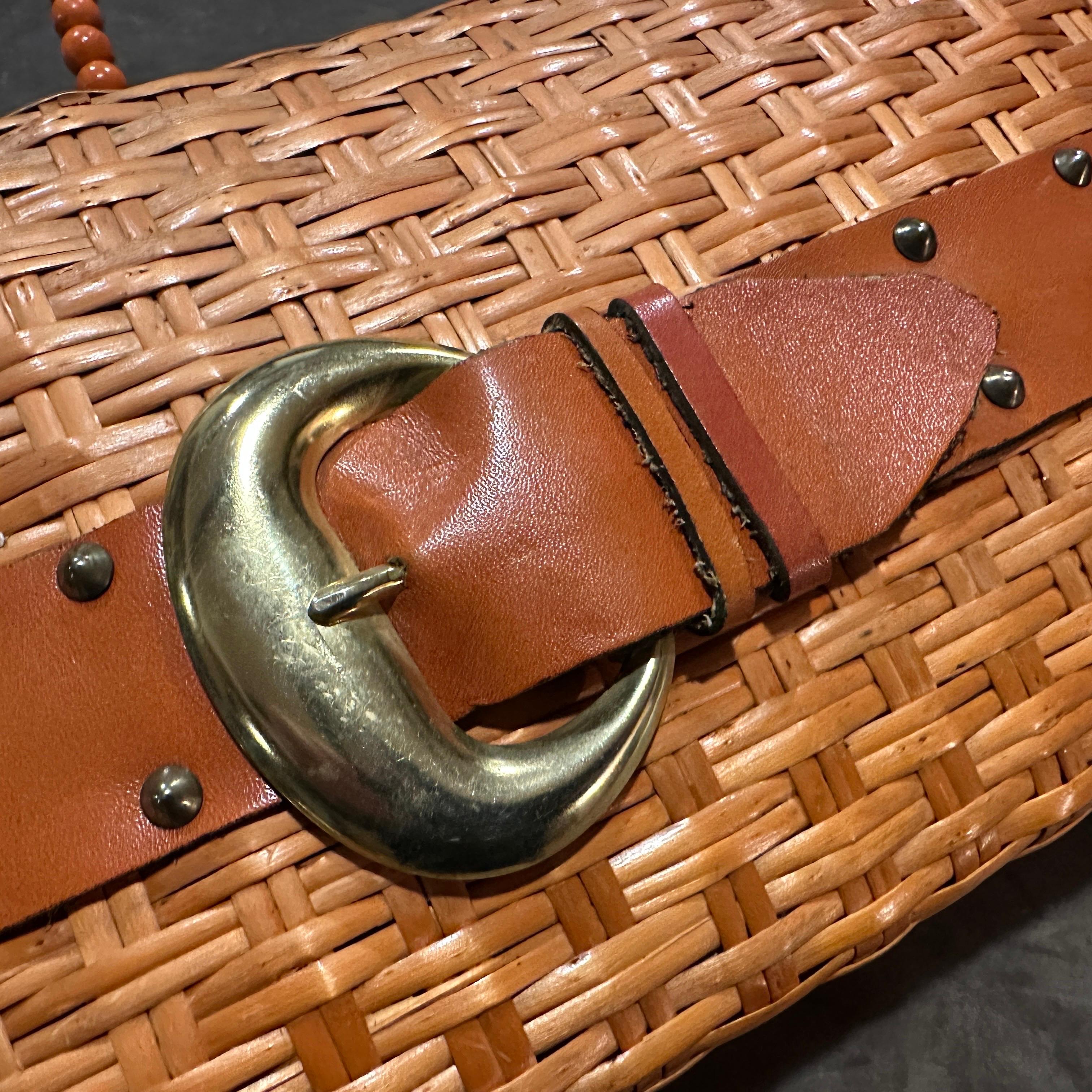 An Amazing 1950s Wicker, Brass and Orange Leather Italian Hand-Bag For Sale 3