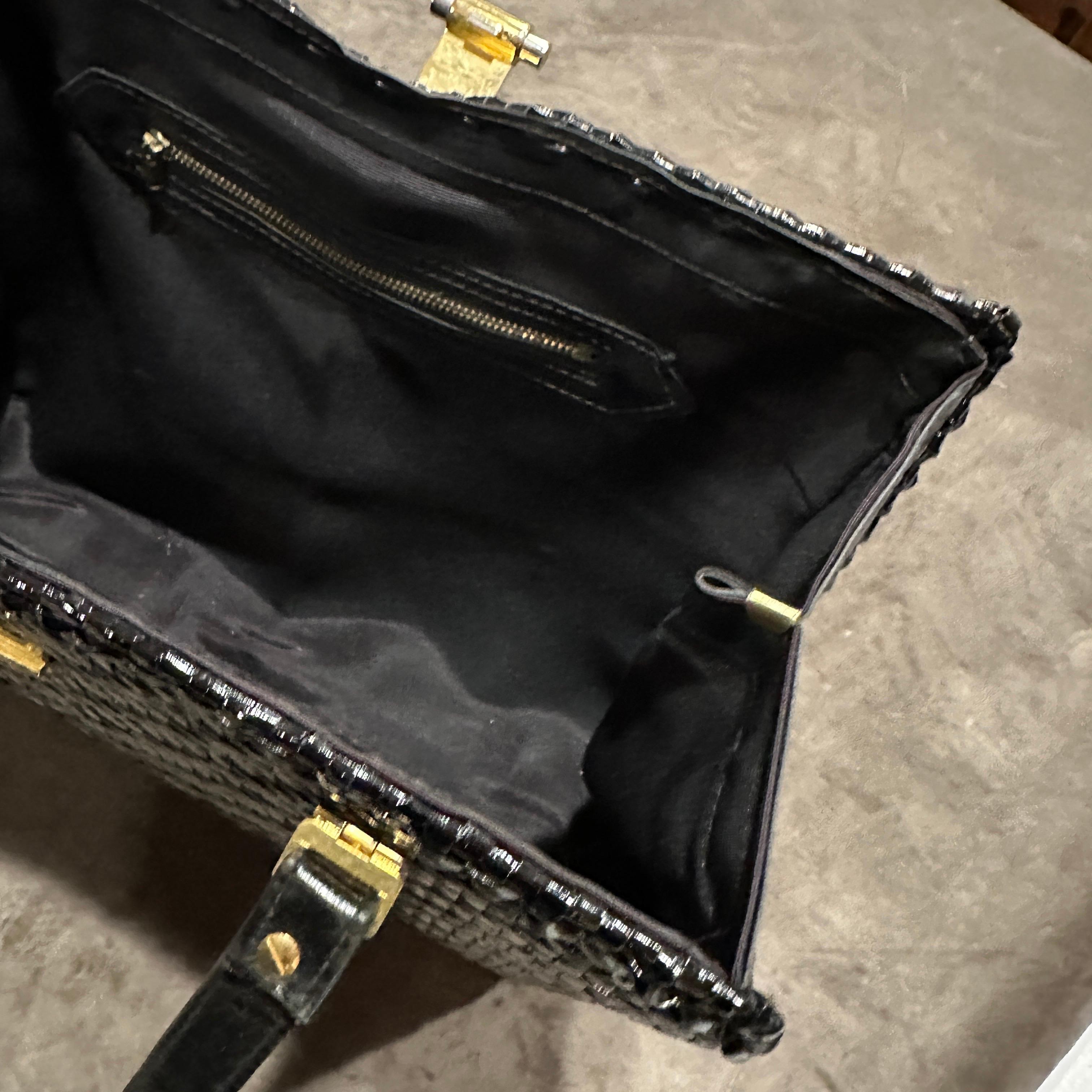 Un'incredibile borsa a mano italiana del 1960 in vimini nero intrecciato e ottone in vendita 6
