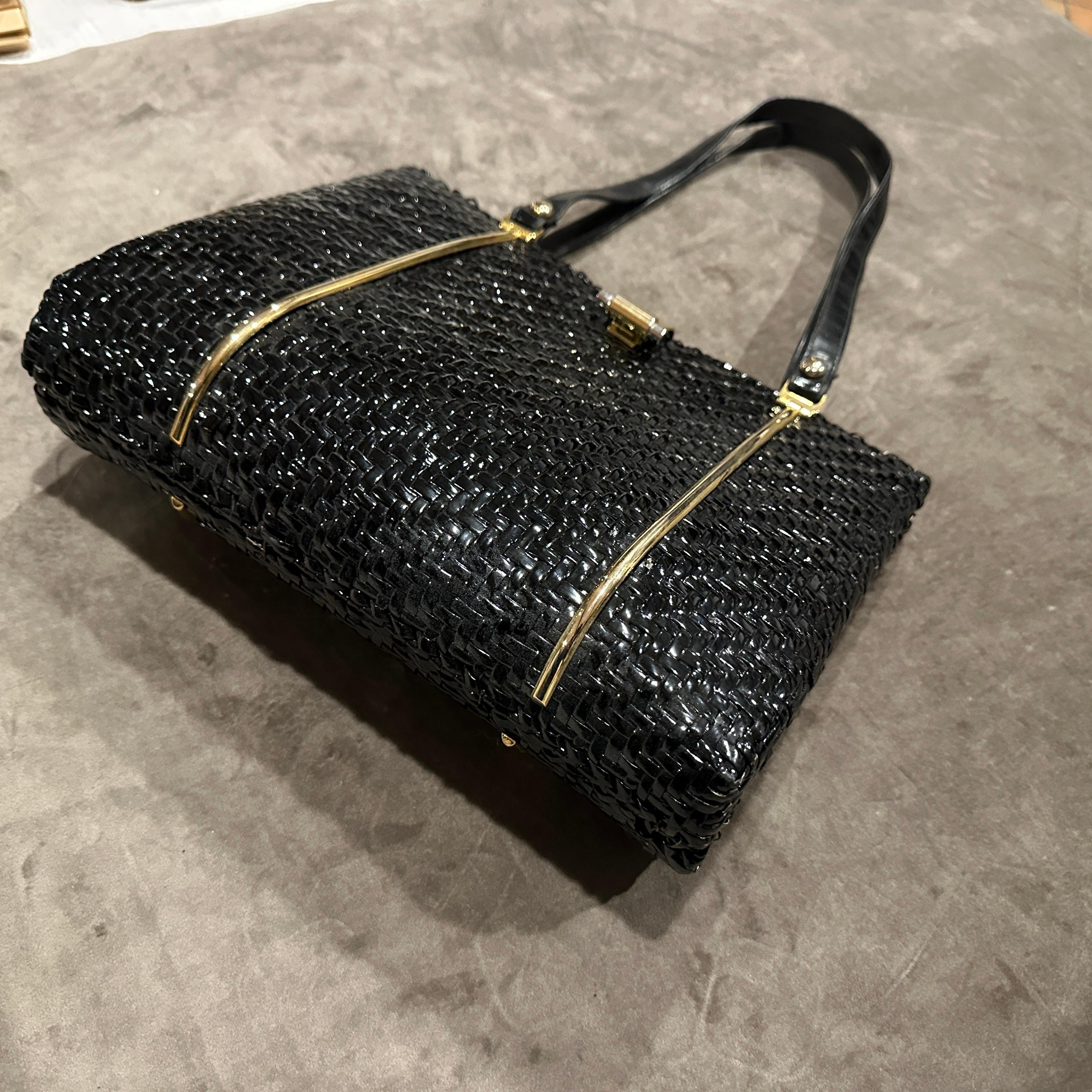 Un'incredibile borsa a mano italiana del 1960 in vimini nero intrecciato e ottone in vendita 8