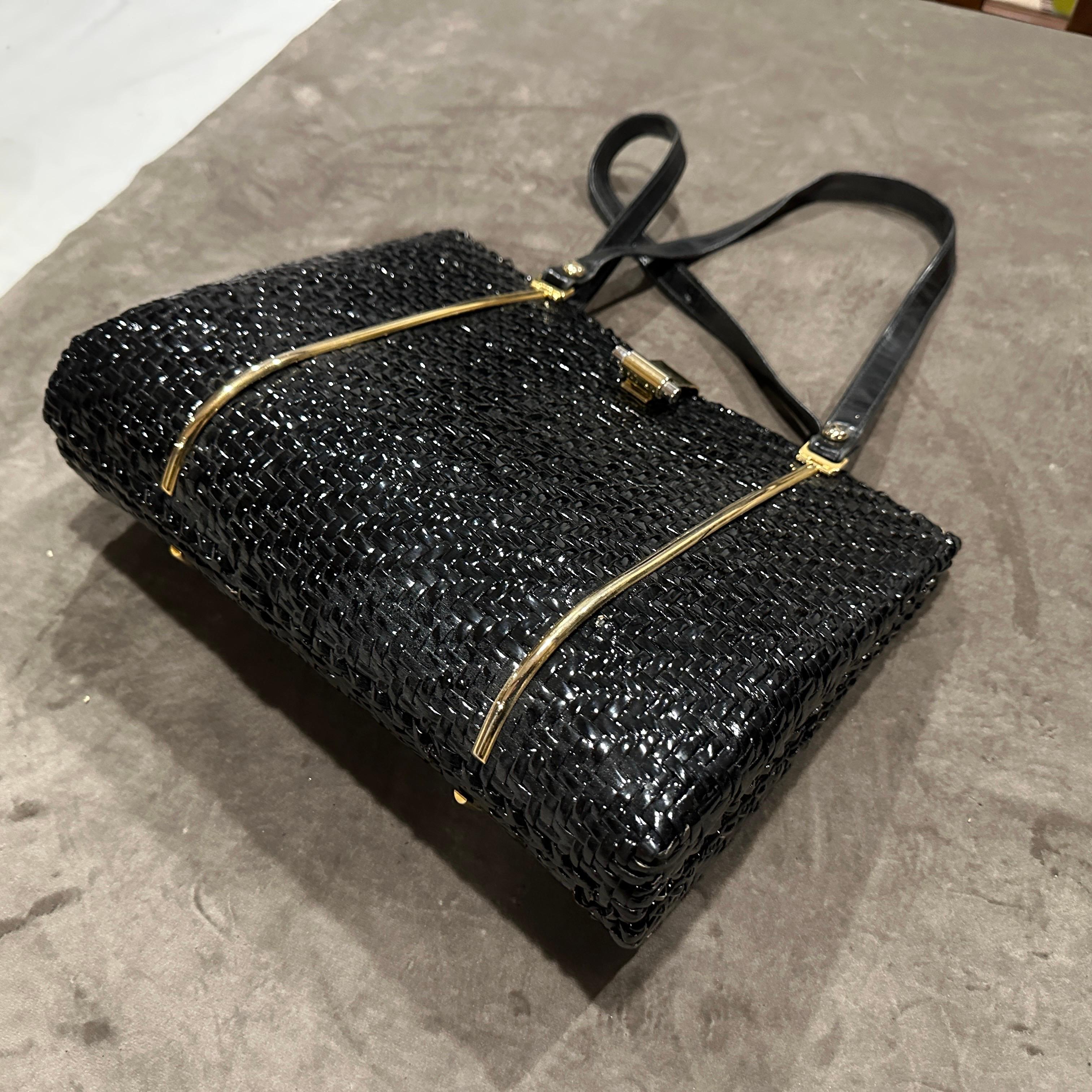 Un'incredibile borsa a mano italiana del 1960 in vimini nero intrecciato e ottone in vendita 10