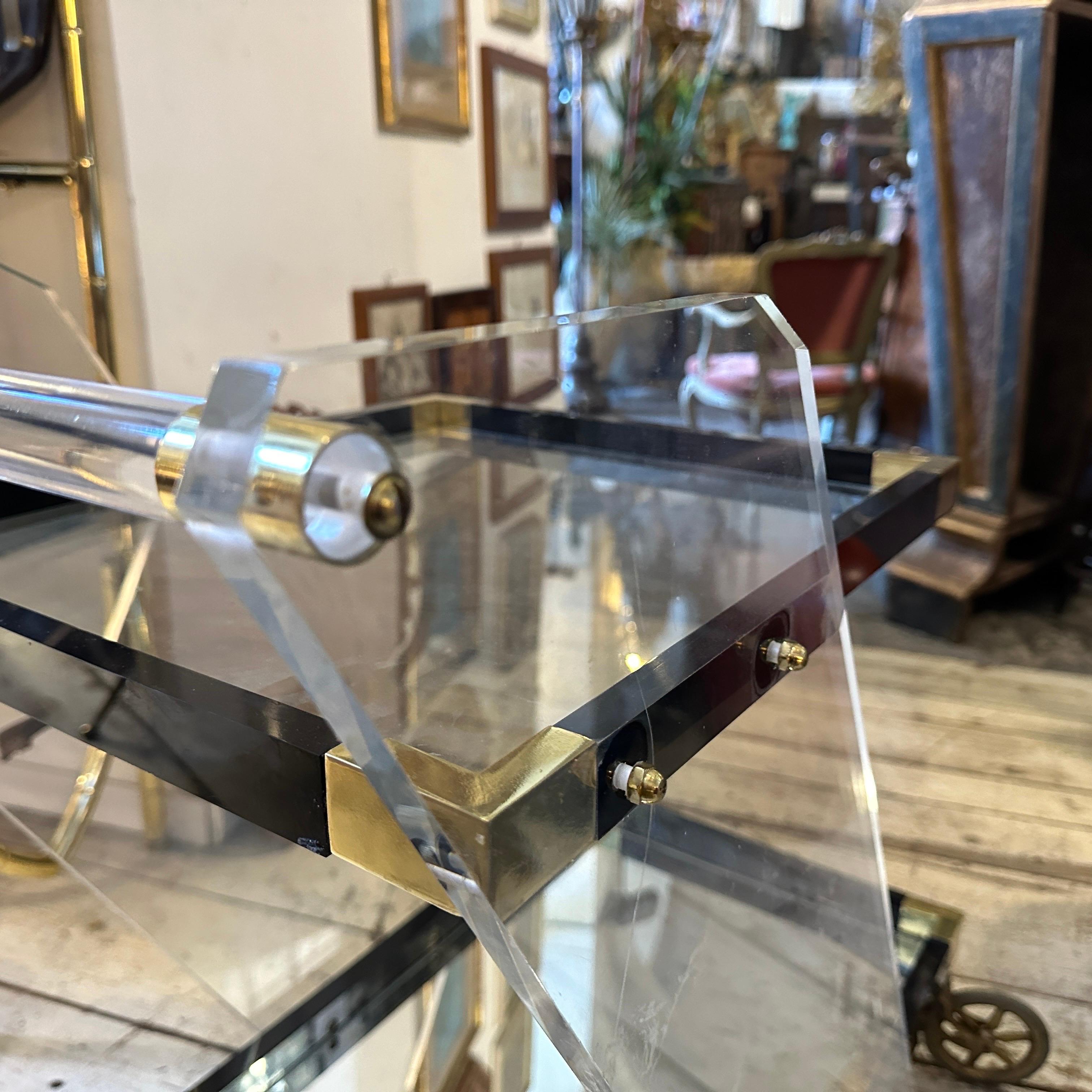 An Amazing 1960s Mid-Century Modern Lucite and Brass Italian Bar Cart For Sale 9