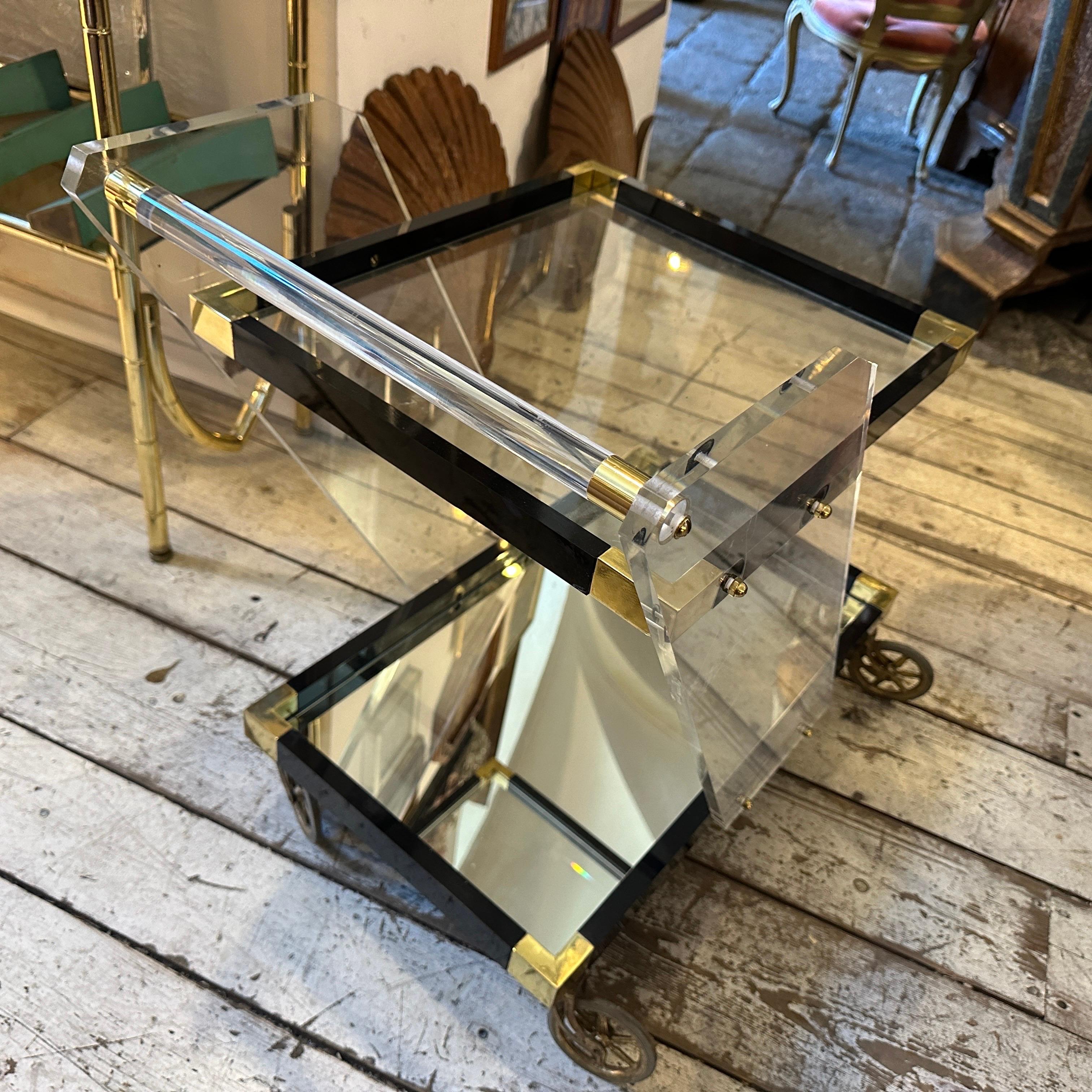 An Amazing 1960s Mid-Century Modern Lucite and Brass Italian Bar Cart For Sale 10