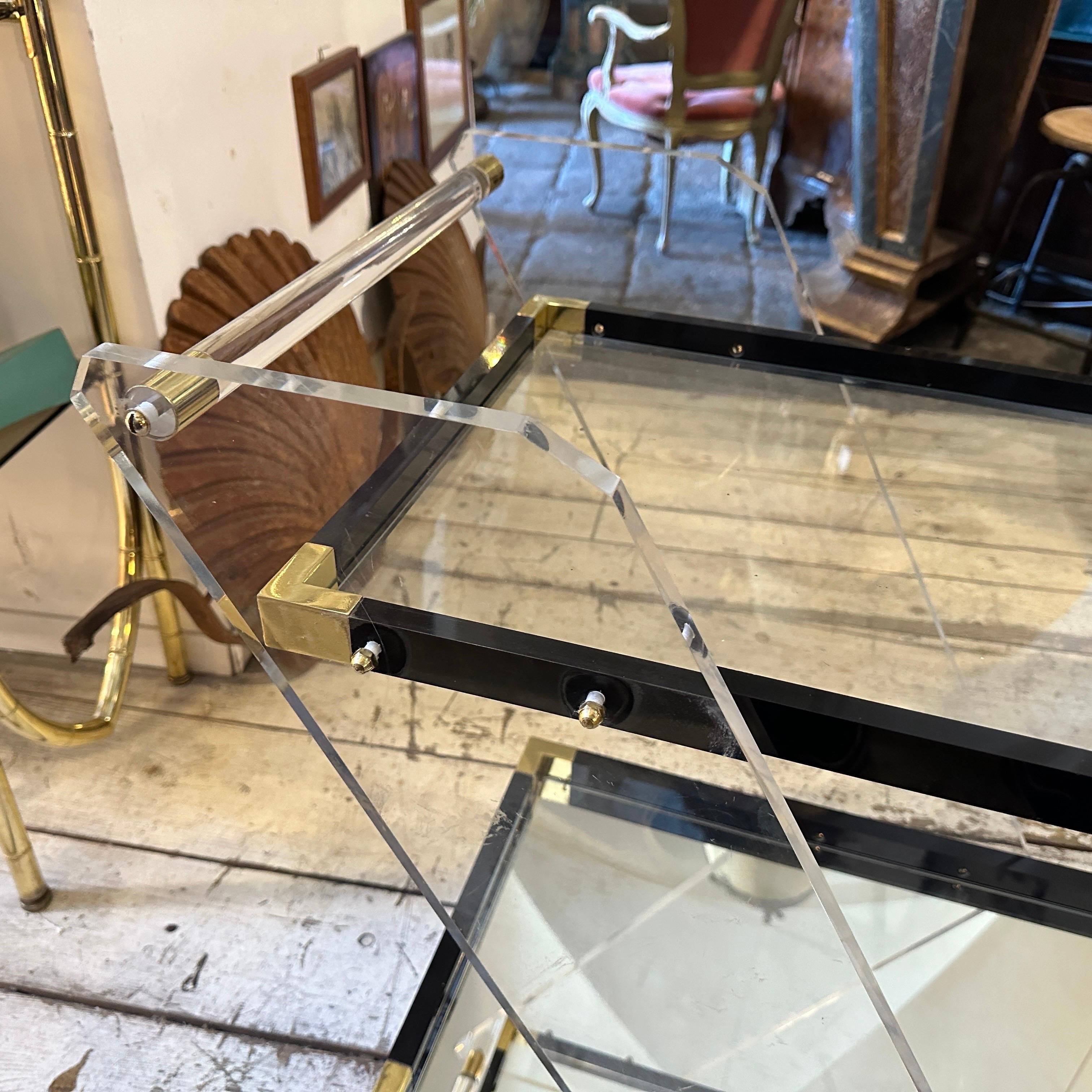 An Amazing 1960s Mid-Century Modern Lucite and Brass Italian Bar Cart For Sale 2