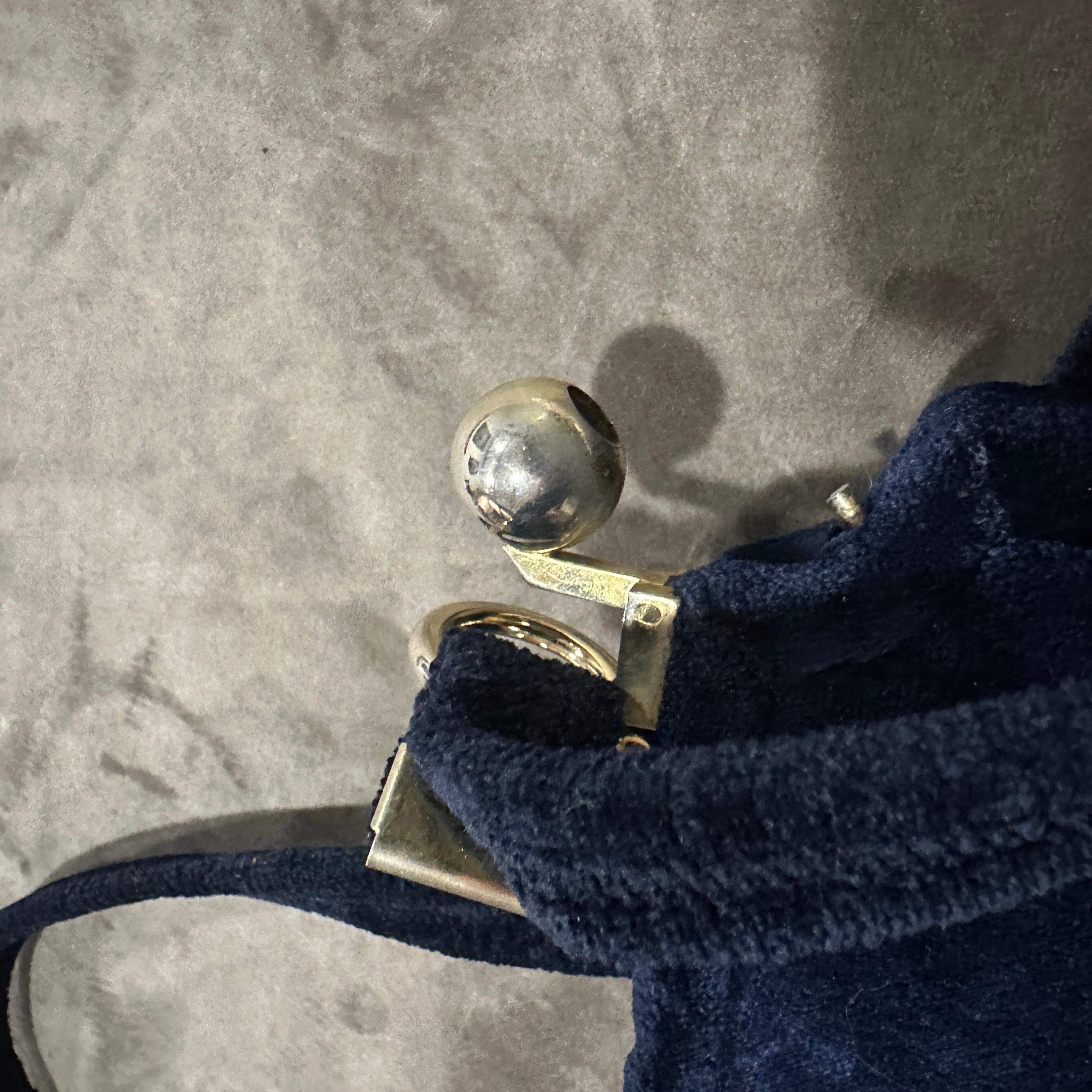 Un'incredibile borsa a tracolla italiana degli anni '80 in velluto blu e ottone in vendita 7