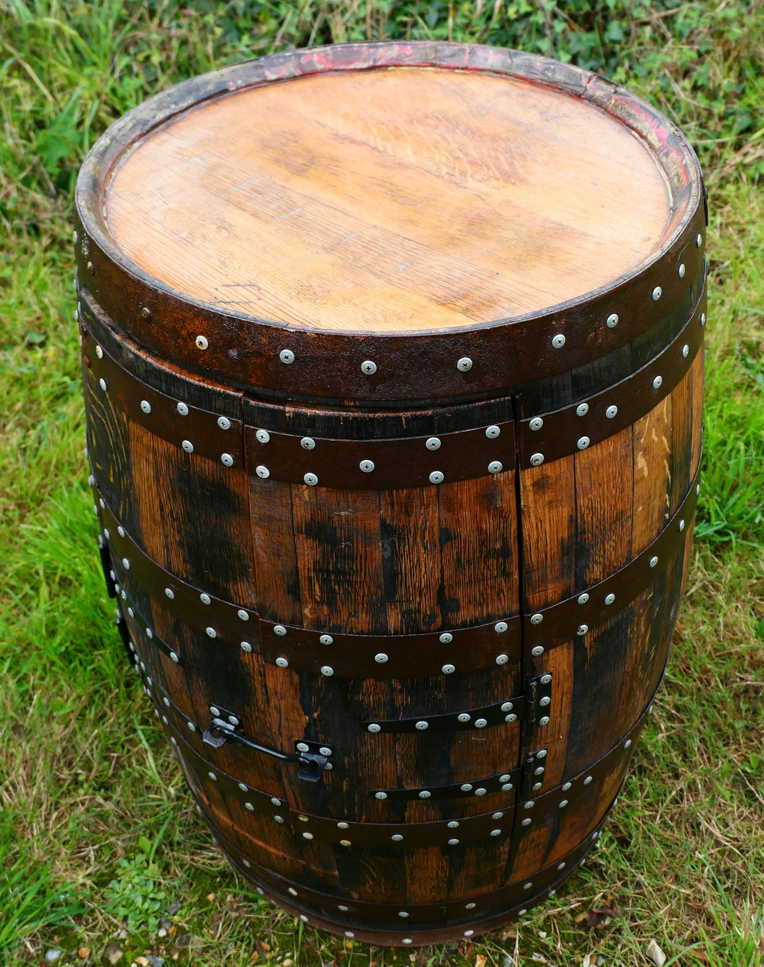 An Amazing Piece made from a Scottish Oak Whiskey Barrel In Good Condition For Sale In Godshill, Isle of Wight