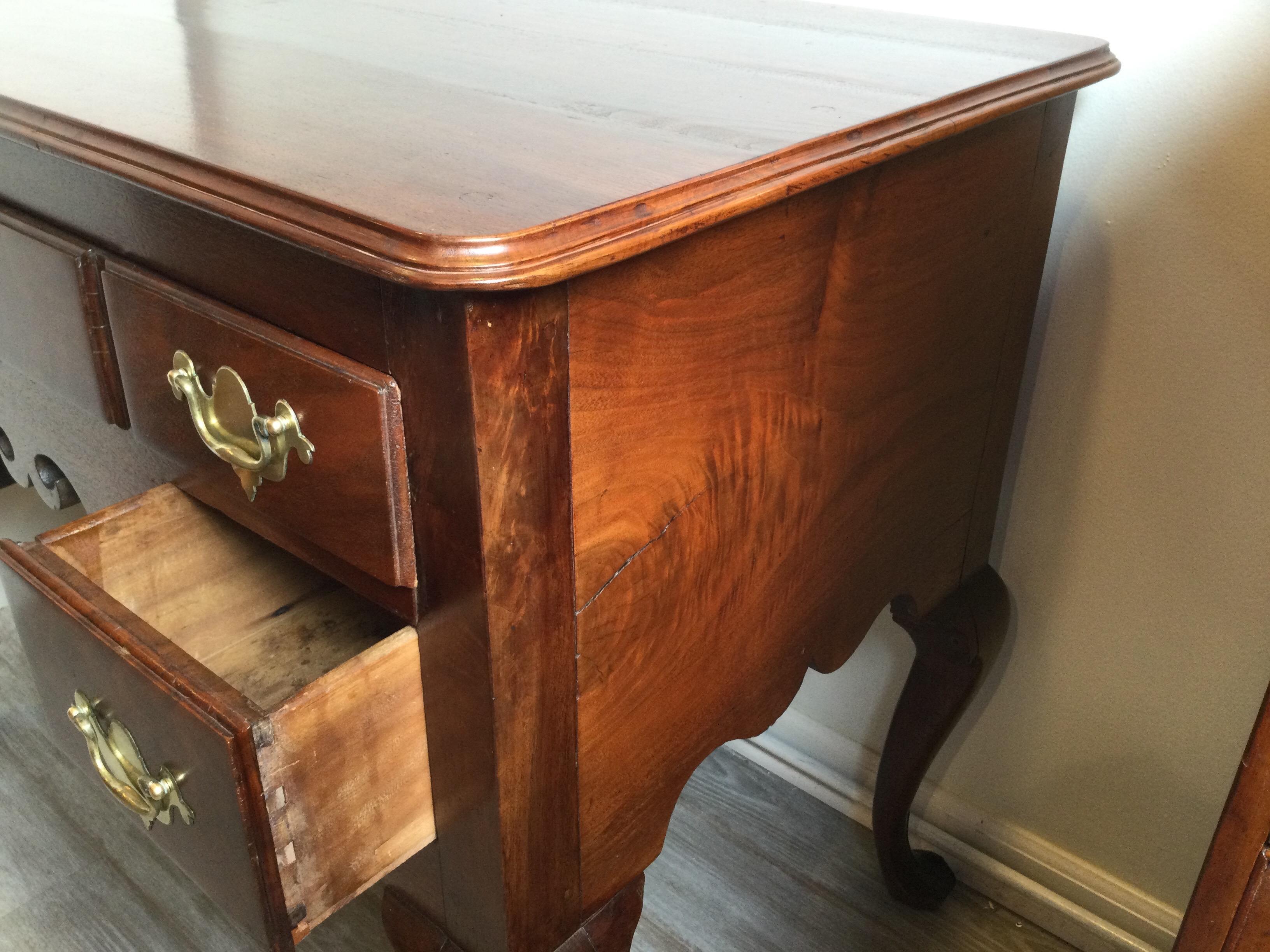 American 18th Century Walnut Lowboy, circa 1780 For Sale 3