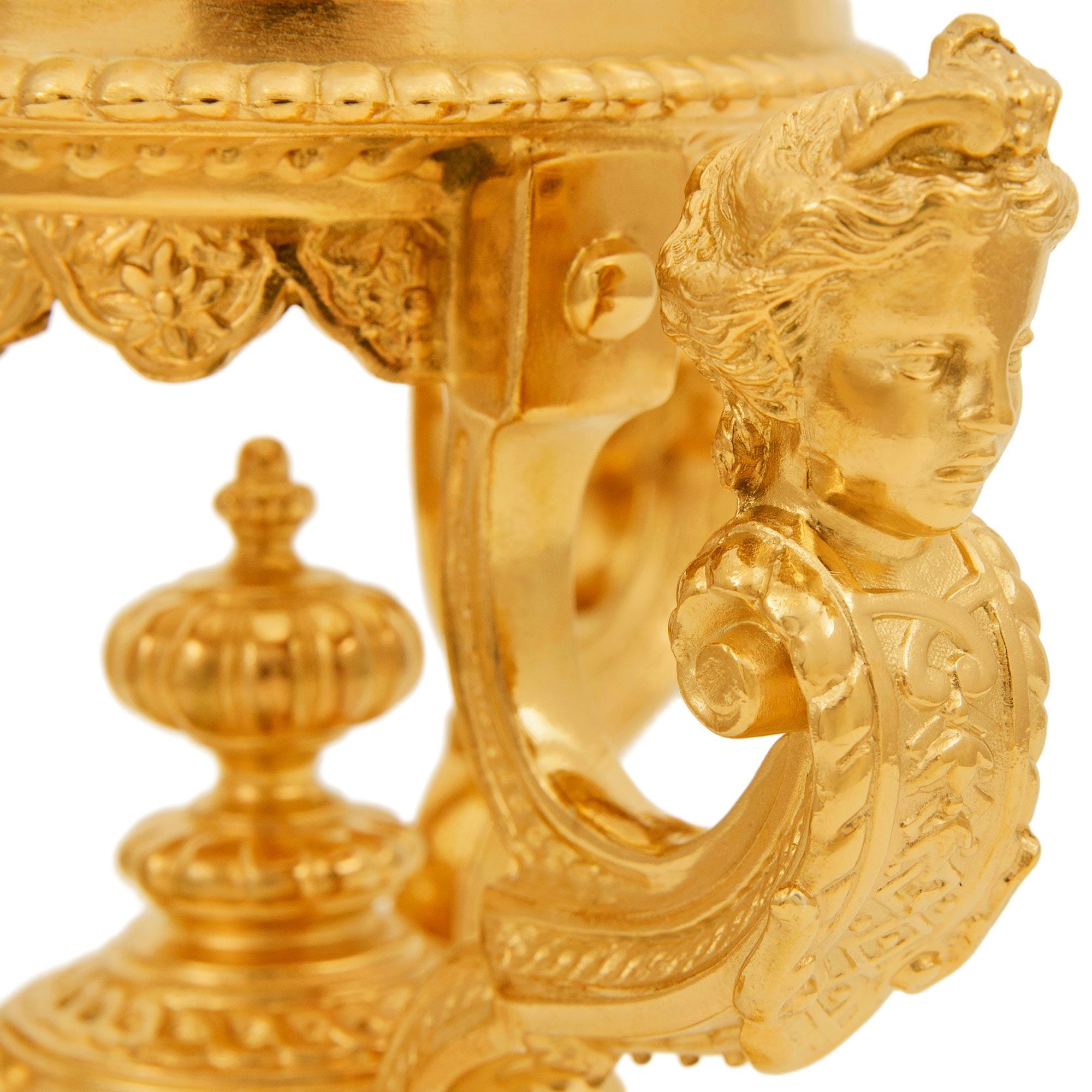 Un centro de mesa americano del siglo XIX de Ormolu y Cristal de estilo Luis XVI Vidrio en venta