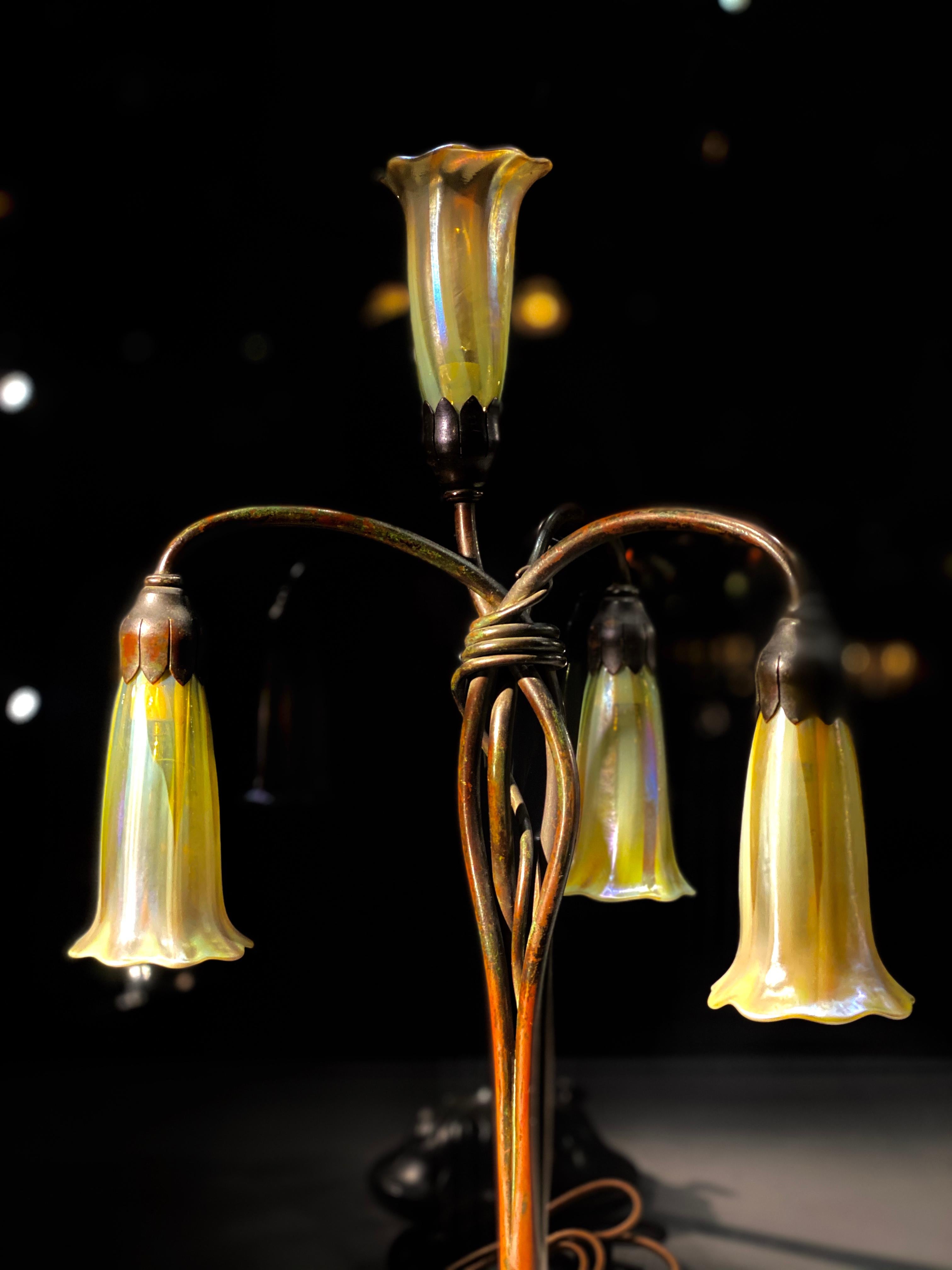 An American Art Nouveau Four-Light Lily Table Lamp by, Tiffany Studios  In Excellent Condition In Englewood, NJ