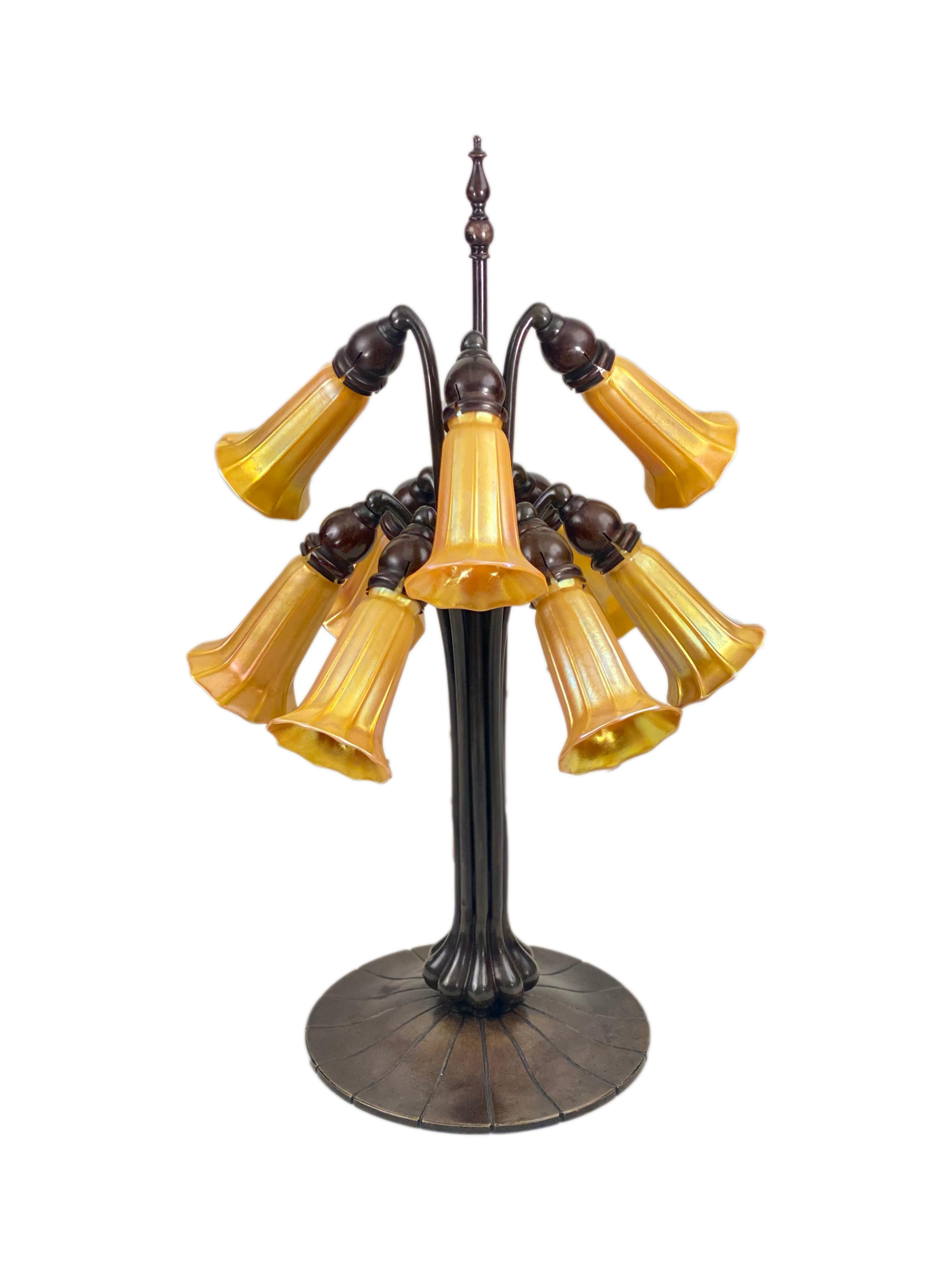 American Art Nouveau Lily Table Lamp by, Quezal Glass & Decorating Company In Good Condition In Englewood, NJ